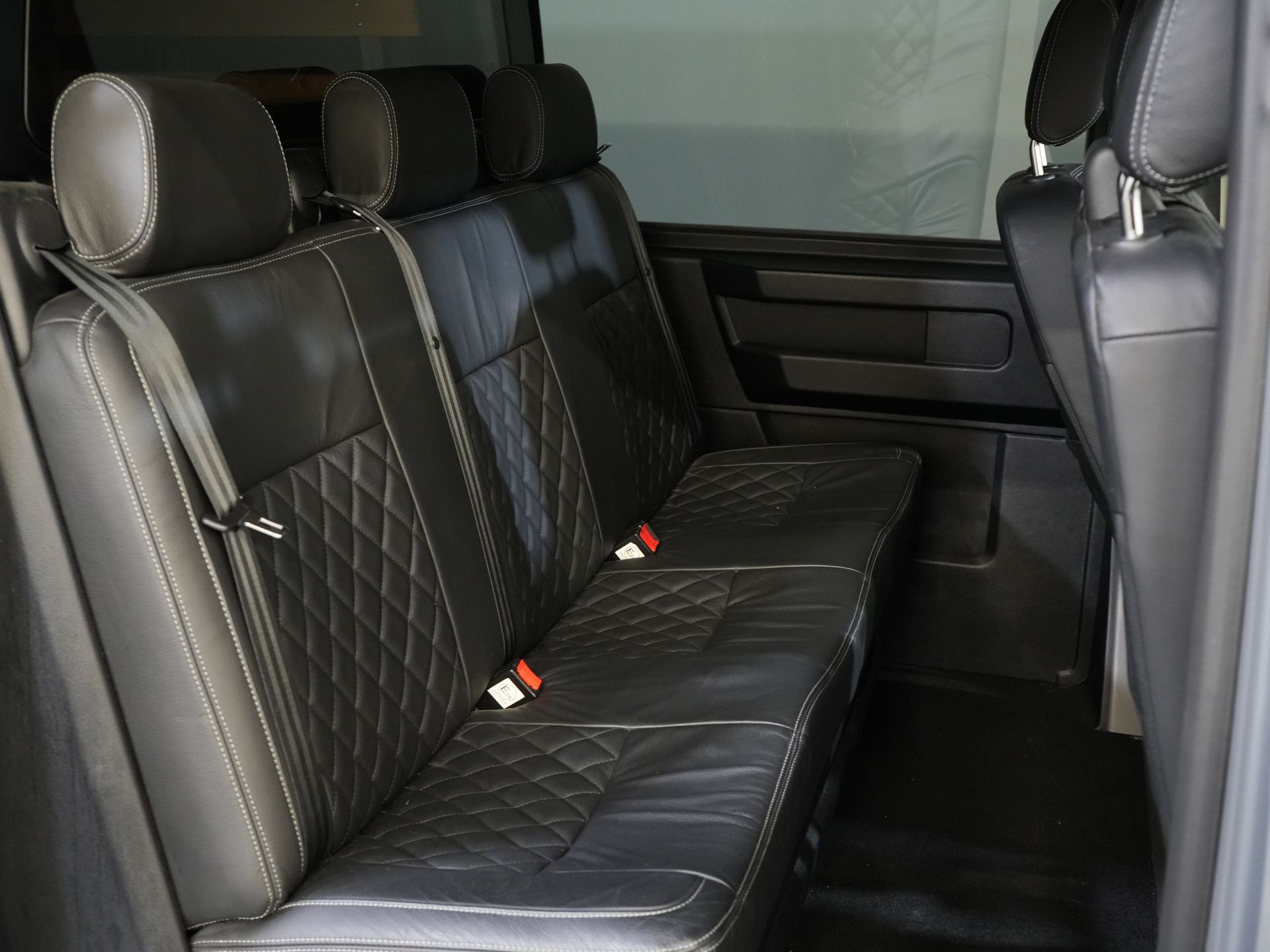 Volkswagen Transporter Furgon T6.1 2.0 TDI 150 KM DSG Aut. L2 DC Podwójna kabina 6 os./ LED/ Skóra/ Bilstein/ Alpine/ 20'' LMV/ Glasslook/ Alarm III/ Carplay/