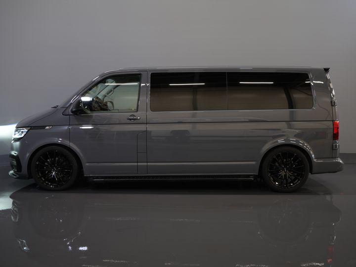 Volkswagen Transporter Furgon T6.1 2.0 TDI 150 KM DSG Aut. L2 DC Podwójna kabina 6 os./ LED/ Skóra/ Bilstein/ Alpine/ 20'' LMV/ Glasslook/ Alarm III/ Carplay/