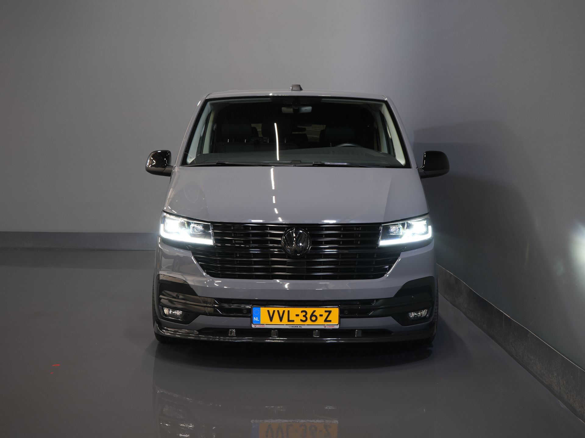 Volkswagen Transporter Furgon T6.1 2.0 TDI 150 KM DSG Aut. L2 DC Podwójna kabina 6 os./ LED/ Skóra/ Bilstein/ Alpine/ 20'' LMV/ Glasslook/ Alarm III/ Carplay/