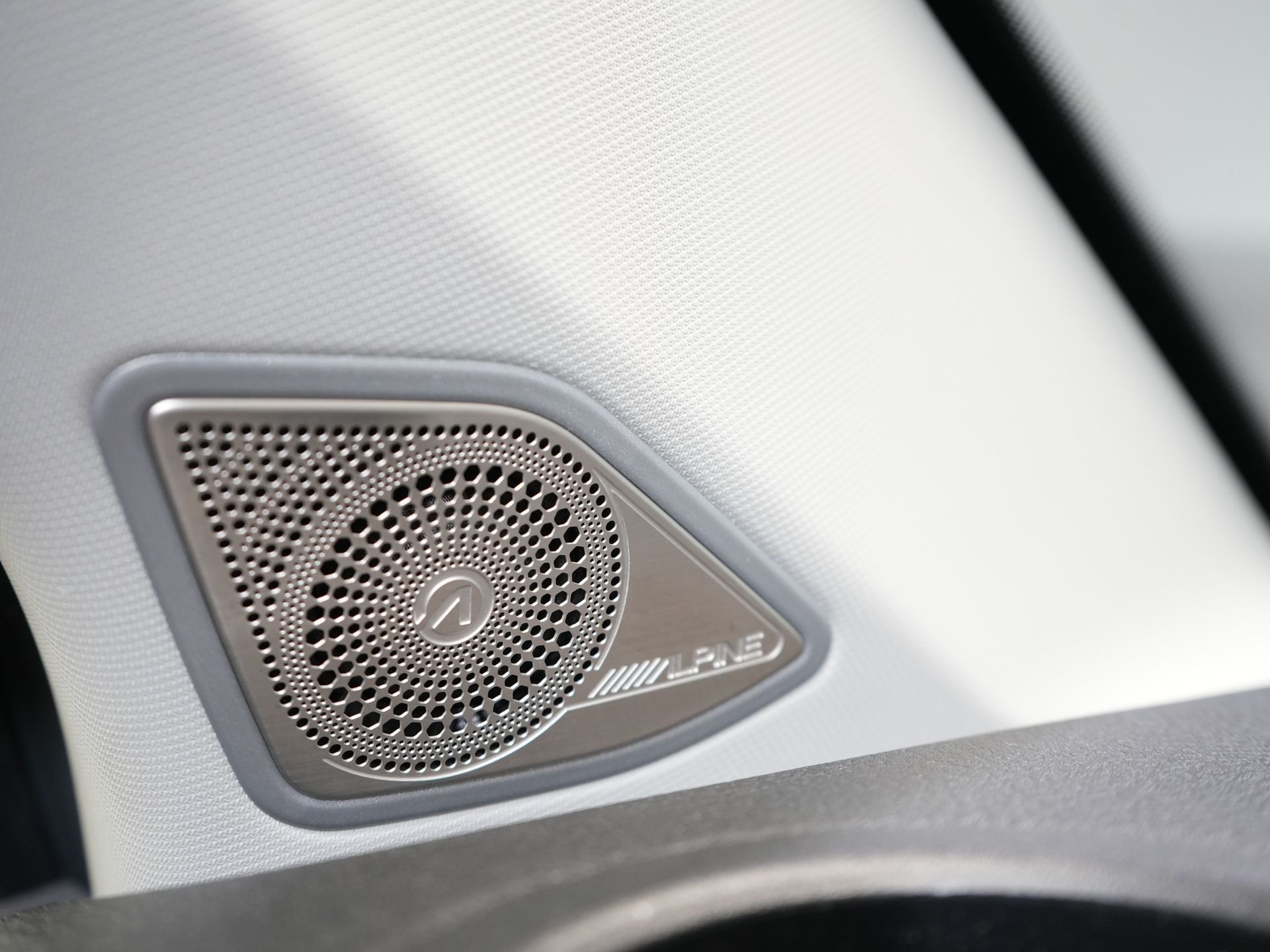 Volkswagen Transporter Furgon T6.1 2.0 TDI 150 KM DSG Aut. L2 DC Podwójna kabina 6 os./ LED/ Skóra/ Bilstein/ Alpine/ 20'' LMV/ Glasslook/ Alarm III/ Carplay/