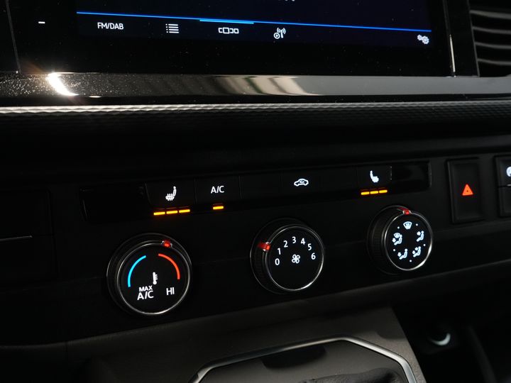 Volkswagen Transporter Furgon T6.1 2.0 TDI 150 KM DSG Aut. L2 DC Podwójna kabina 6 os./ LED/ Skóra/ Bilstein/ Alpine/ 20'' LMV/ Glasslook/ Alarm III/ Carplay/