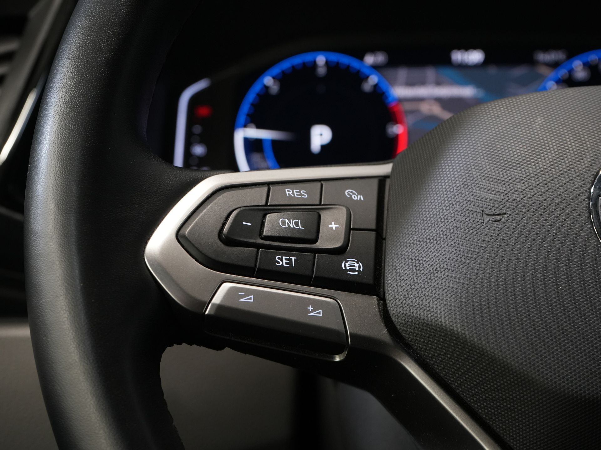 Volkswagen Transporter Furgon T6.1 2.0 TDI 150 KM DSG Aut. L2 DC Podwójna kabina 6 os./ LED/ Skóra/ Bilstein/ Alpine/ 20'' LMV/ Glasslook/ Alarm III/ Carplay/