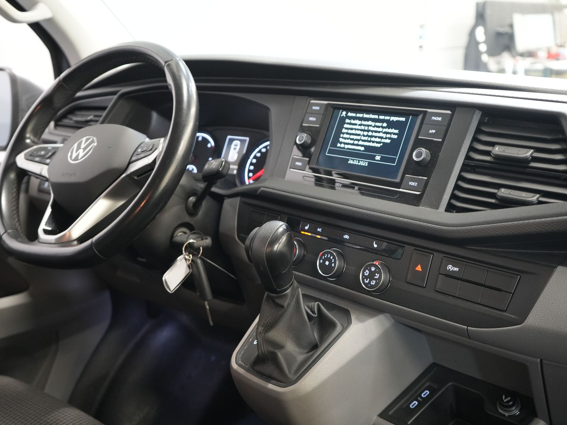 Volkswagen Transporter Van 2.0 TDI 150 к.с. DSG Aut. L2 DC Double Cab LED/ Adapt.Cruise/ Підігрів підставки/ Підігрів сидінь/ Carplay/ Камера/ PDC/ LMV/ Фаркоп/ Air