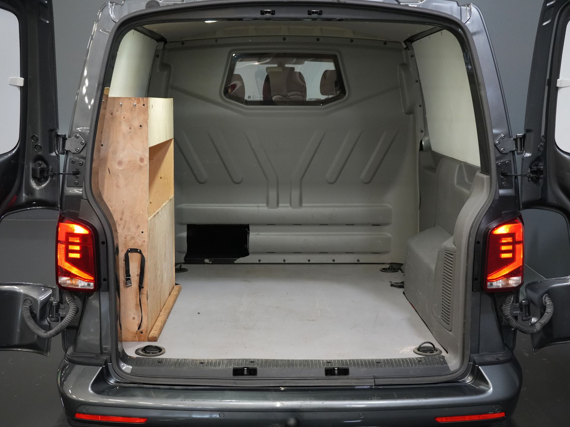 Volkswagen Transporter Van 2.0 TDI 150 к.с. DSG Aut. L2 DC Double Cab LED/ Adapt.Cruise/ Підігрів підставки/ Підігрів сидінь/ Carplay/ Камера/ PDC/ LMV/ Фаркоп/ Air