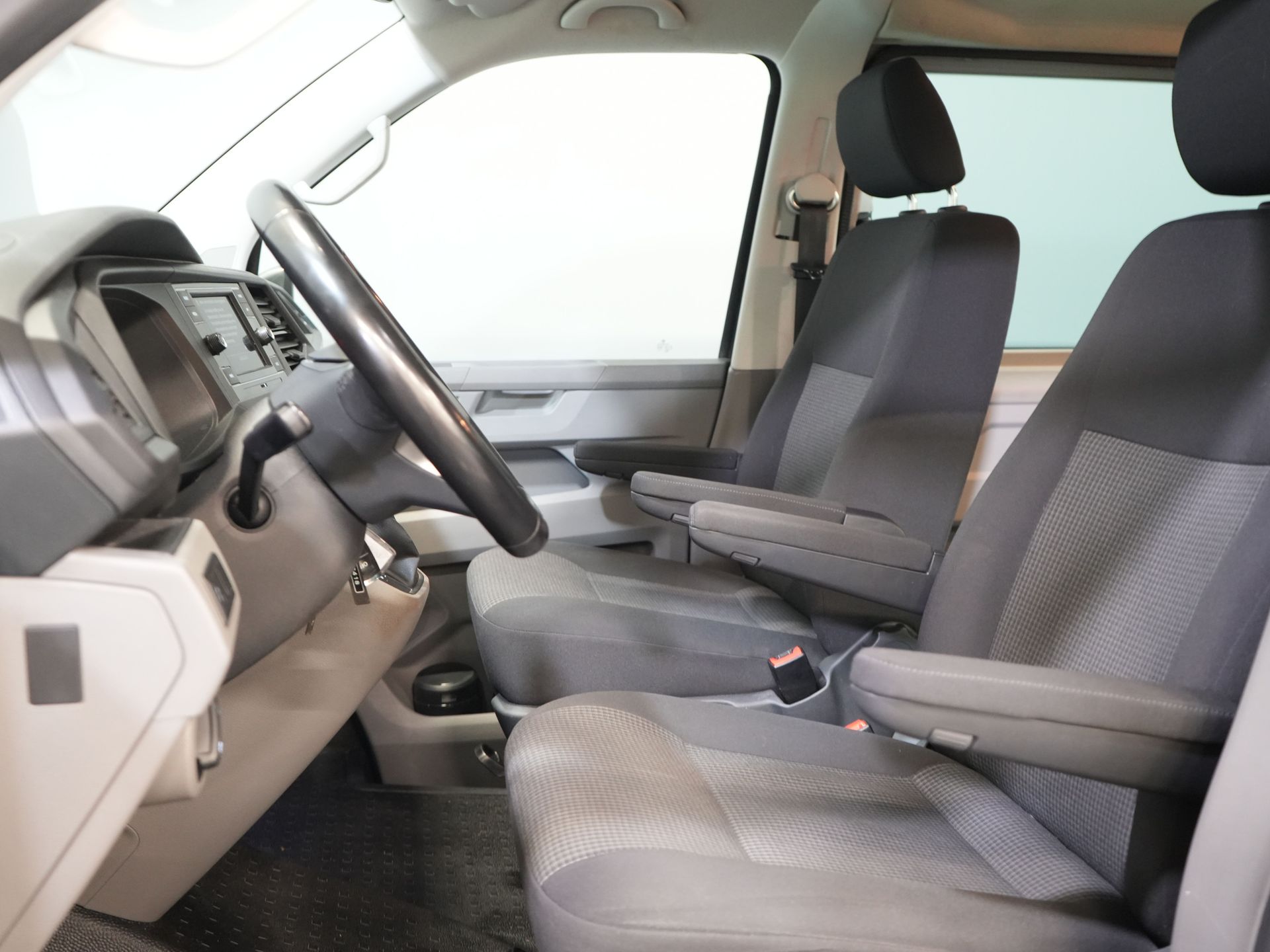 Volkswagen Transporter Van 2.0 TDI 150 к.с. DSG Aut. L2 DC Double Cab LED/ Adapt.Cruise/ Підігрів підставки/ Підігрів сидінь/ Carplay/ Камера/ PDC/ LMV/ Фаркоп/ Air