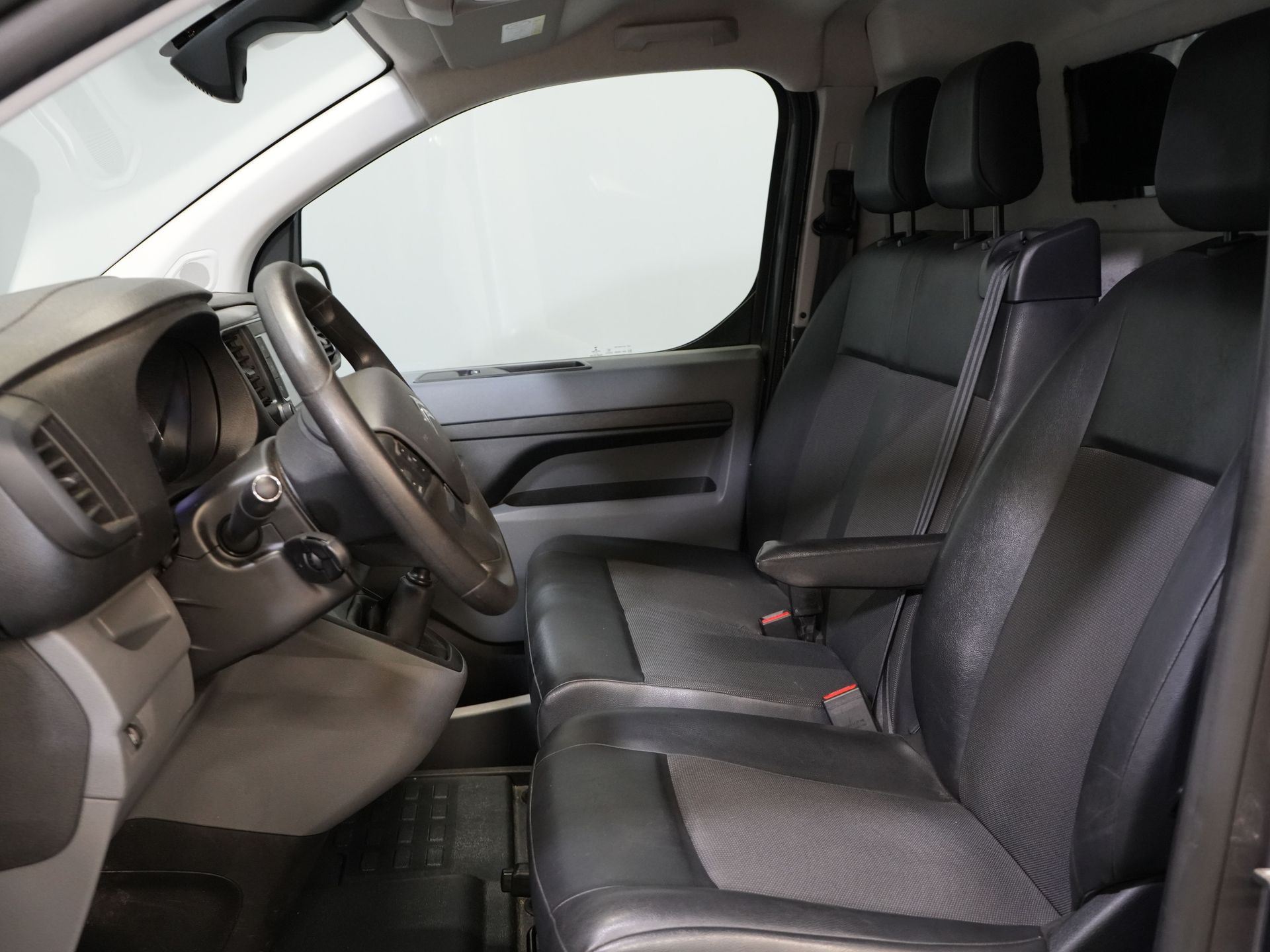 Citroën Jumpy Van 1.5 HDI 100 hp L2 BPM FREE! NL Car/ Navi/ Carplay/ Camera/ PDC/ LMV/ Cruise/ Airco