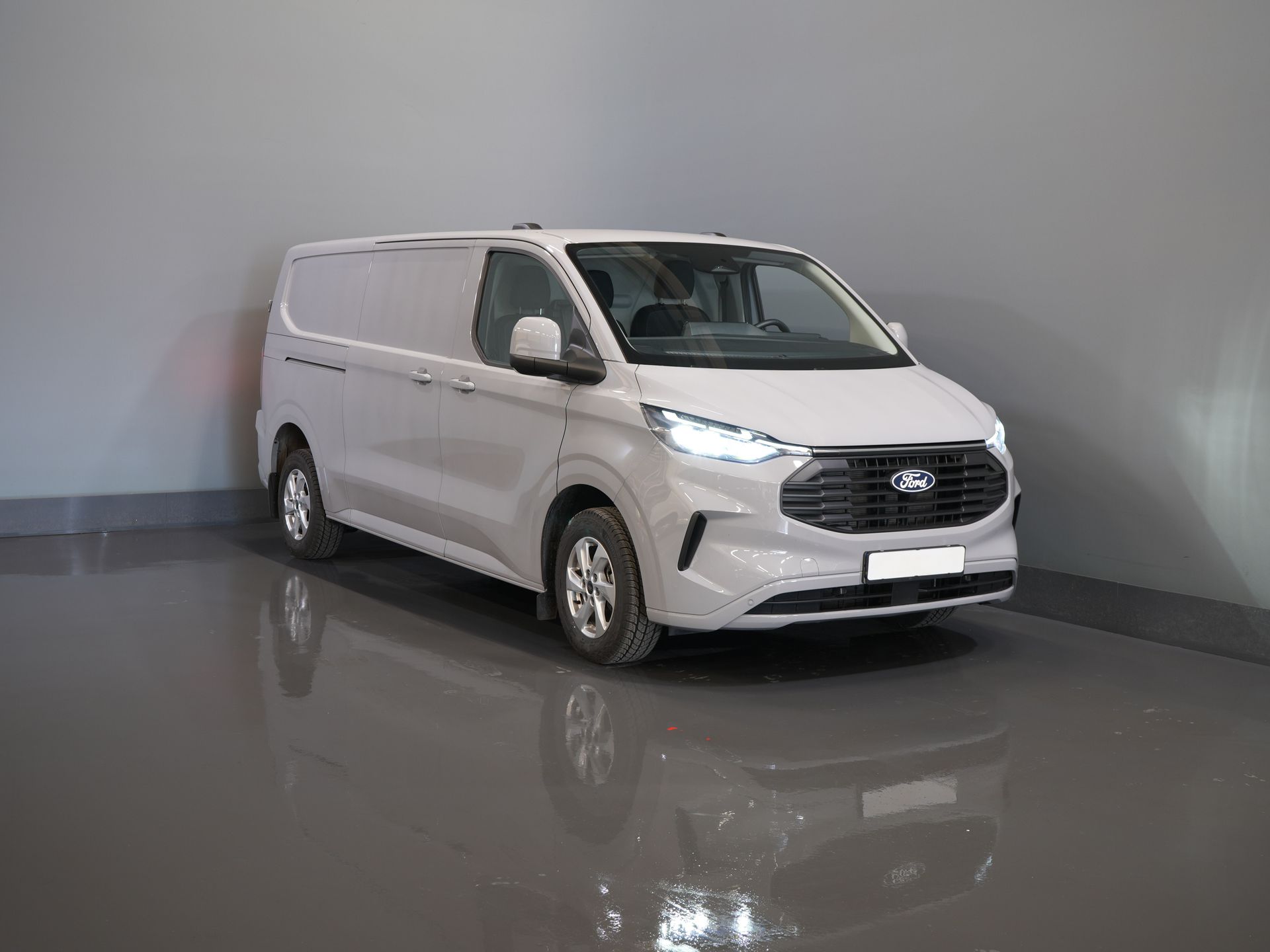 Ford Transit Custom Bestelbus 2.0 TDCI 150 pk L2 Limited BPM VRIJ! (DEMO) Garantie tot 9-29'/ LED/ 2x Schuifdeur/ Stoelverw./ Carplay/ Camera/ PDC/ LMV/ Cruis