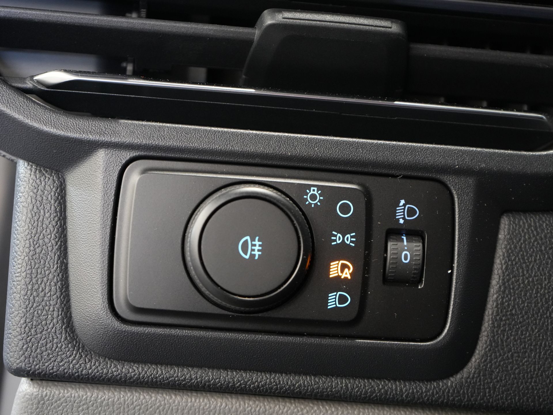 Ford Transit Custom Bestelbus 2.0 TDCI 150 pk L2 Limited BPM VRIJ! (DEMO) Garantie tot 9-29'/ LED/ 2x Schuifdeur/ Stoelverw./ Carplay/ Camera/ PDC/ LMV/ Cruis