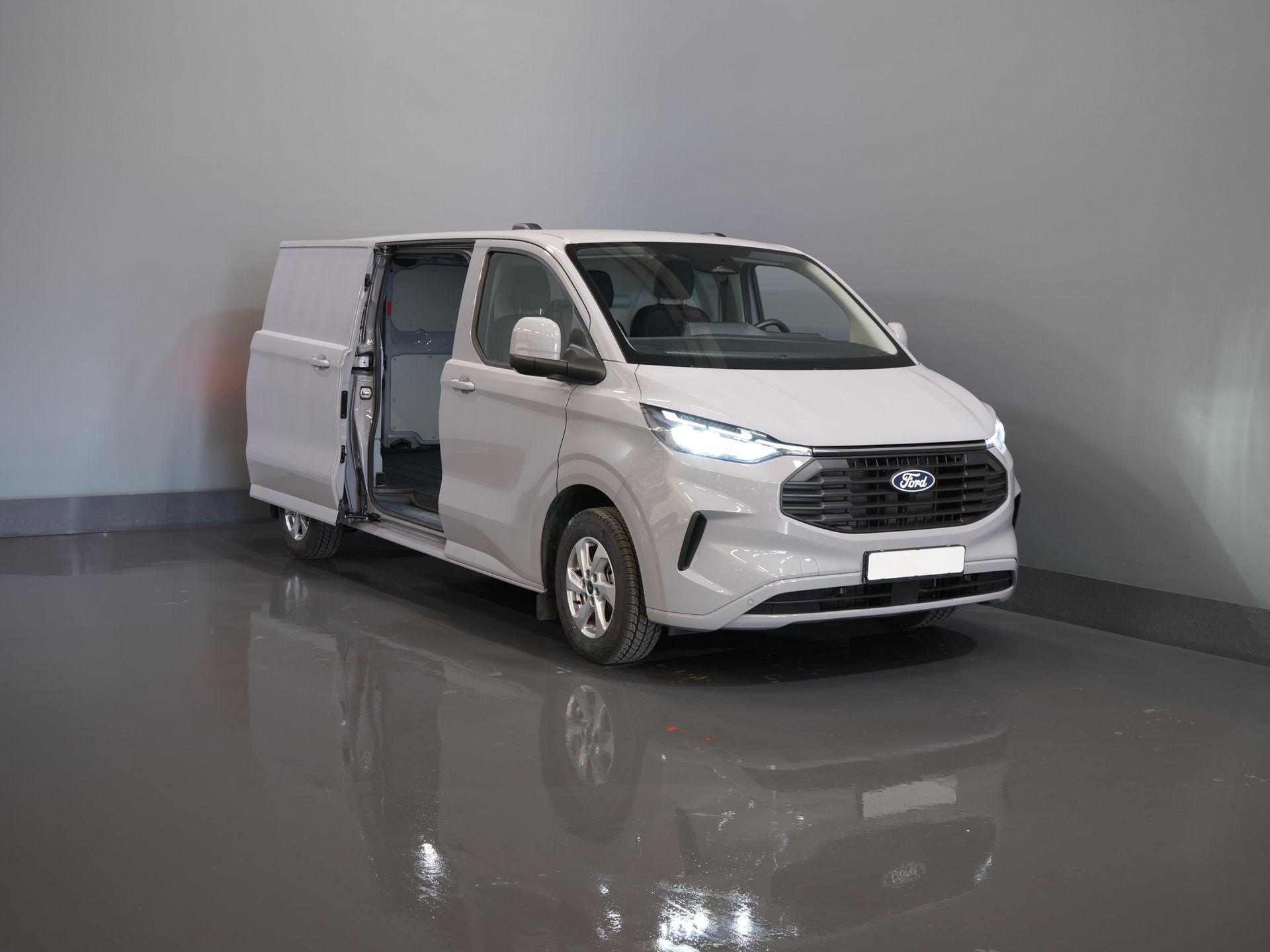 Ford Transit Custom Bestelbus 2.0 TDCI 150 pk L2 Limited BPM VRIJ! (DEMO) Garantie tot 9-29'/ LED/ 2x Schuifdeur/ Stoelverw./ Carplay/ Camera/ PDC/ LMV/ Cruis