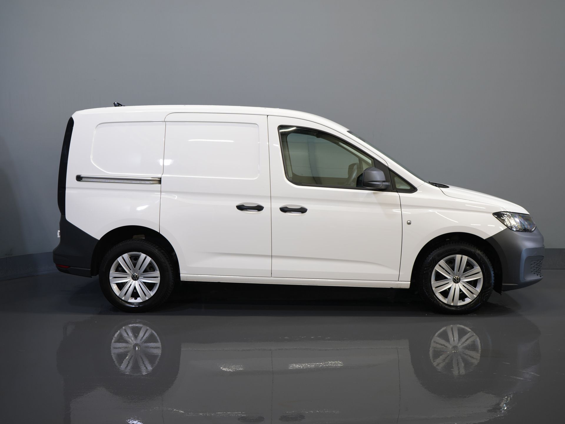 Volkswagen Caddy Cargo Bestelbus 2.0 TDI BPM VRIJ! NL Auto/ Carplay/ Cruise/ Airco/ PDC/ Trekhaak