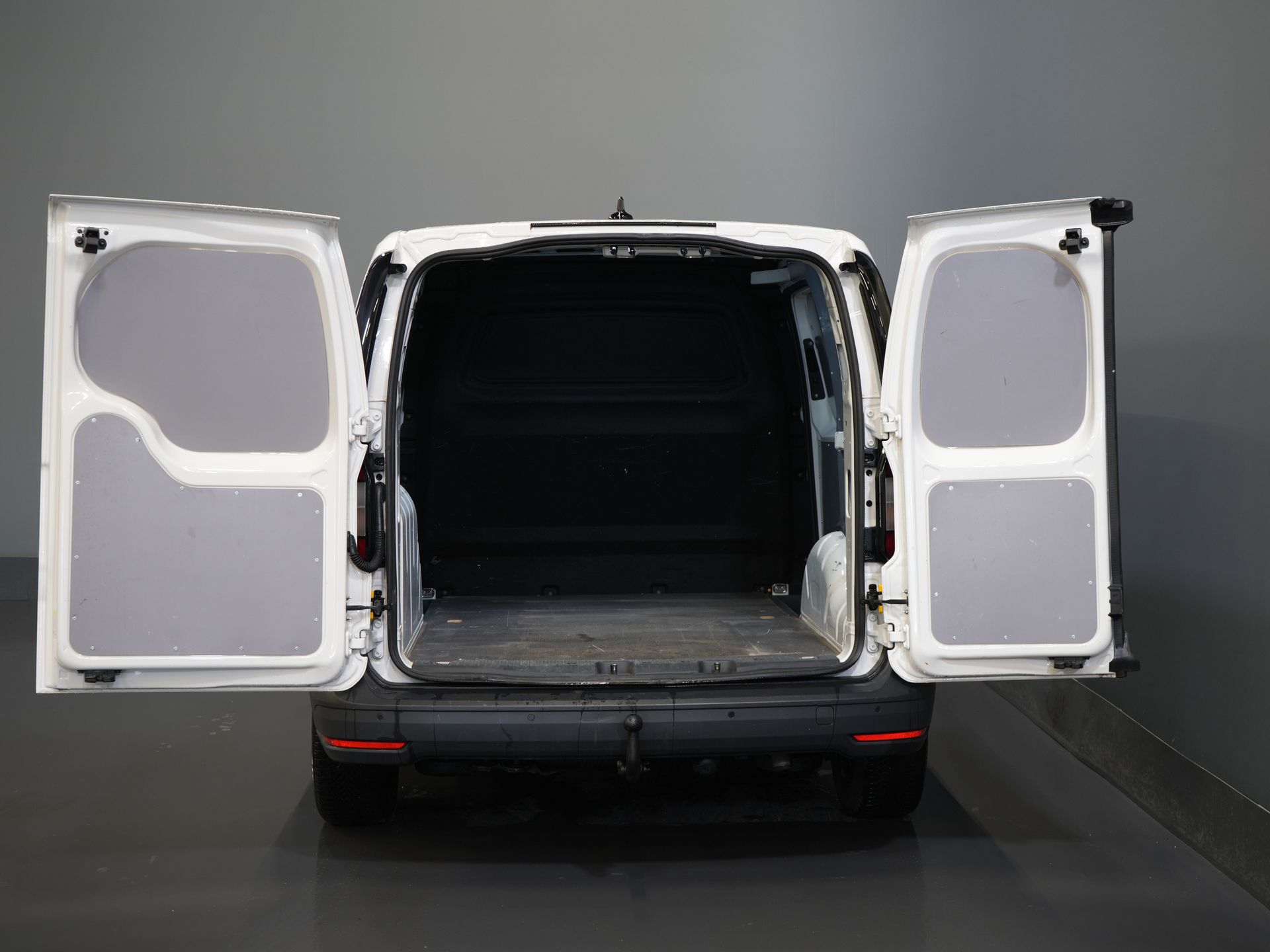 Volkswagen Caddy Cargo Bestelbus 2.0 TDI BPM VRIJ! NL Auto/ Carplay/ Cruise/ Airco/ PDC/ Trekhaak