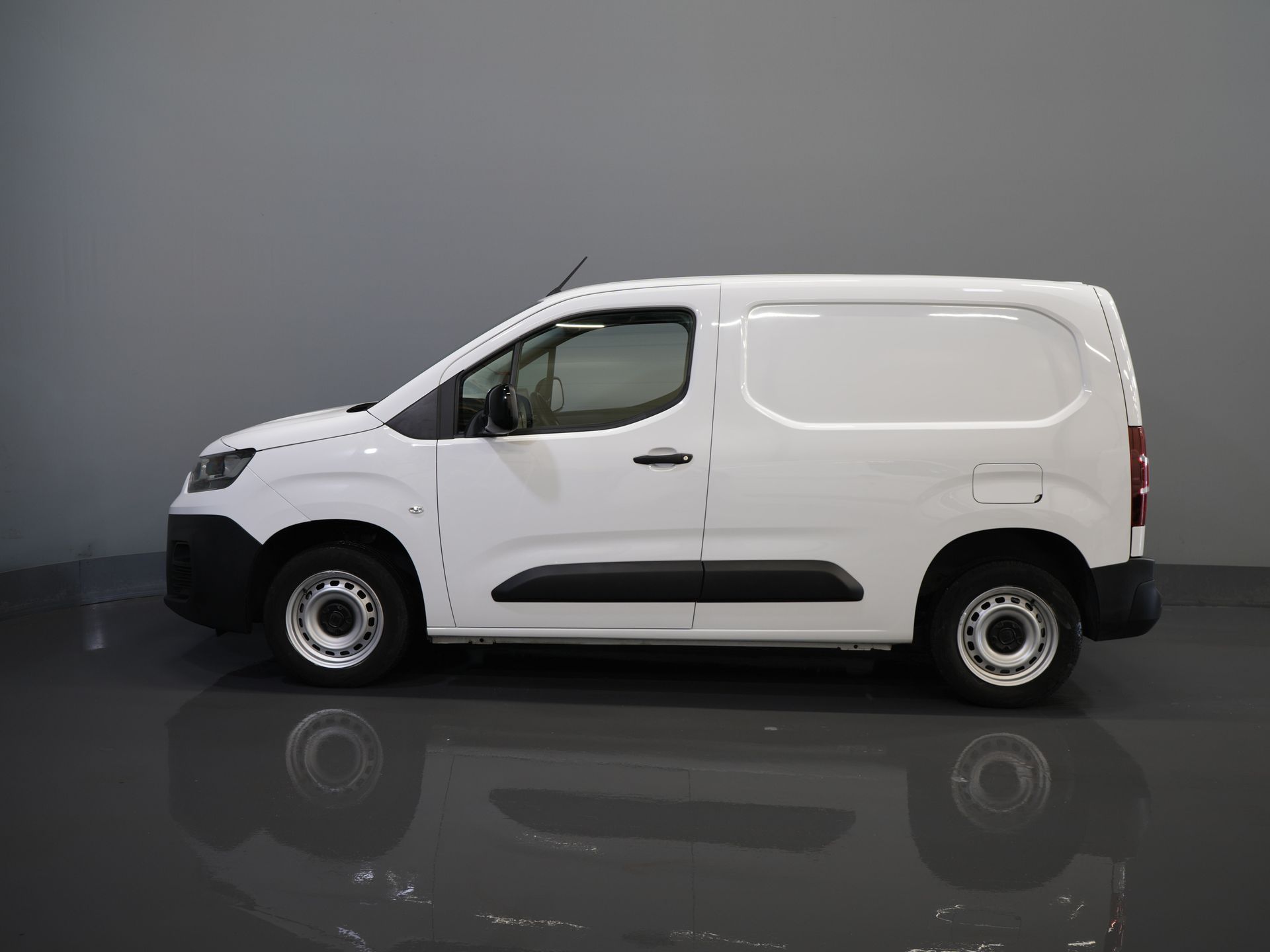 Fiat Doblò Bestelbus 1.5 HDi 100 pk 3 Pers./ CarPlay/ Stoelverw./ Camera/ PDC/ Cruise/ Airco