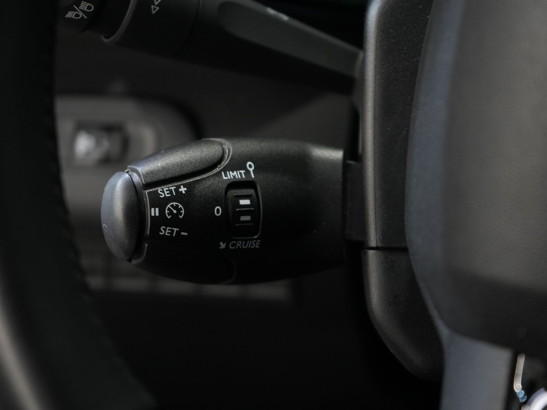 Fiat Doblò Bestelbus 1.5 HDi 100 pk 3 Pers./ CarPlay/ Stoelverw./ Camera/ PDC/ Cruise/ Airco