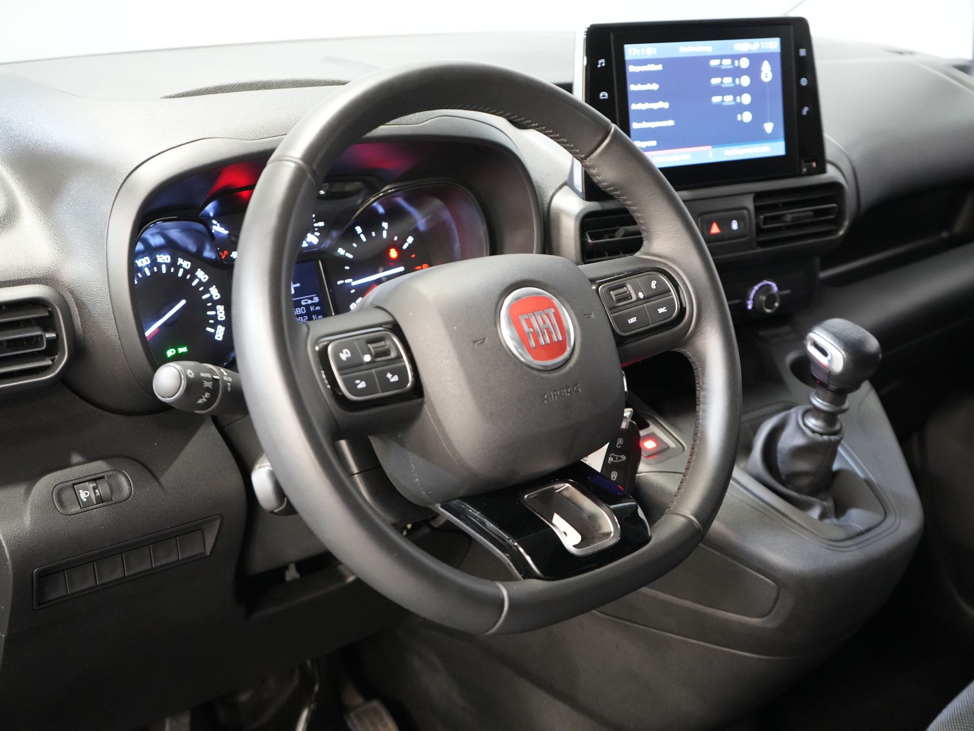 Fiat Doblò Bestelbus 1.5 HDi 100 pk 3 Pers./ CarPlay/ Stoelverw./ Camera/ PDC/ Cruise/ Airco