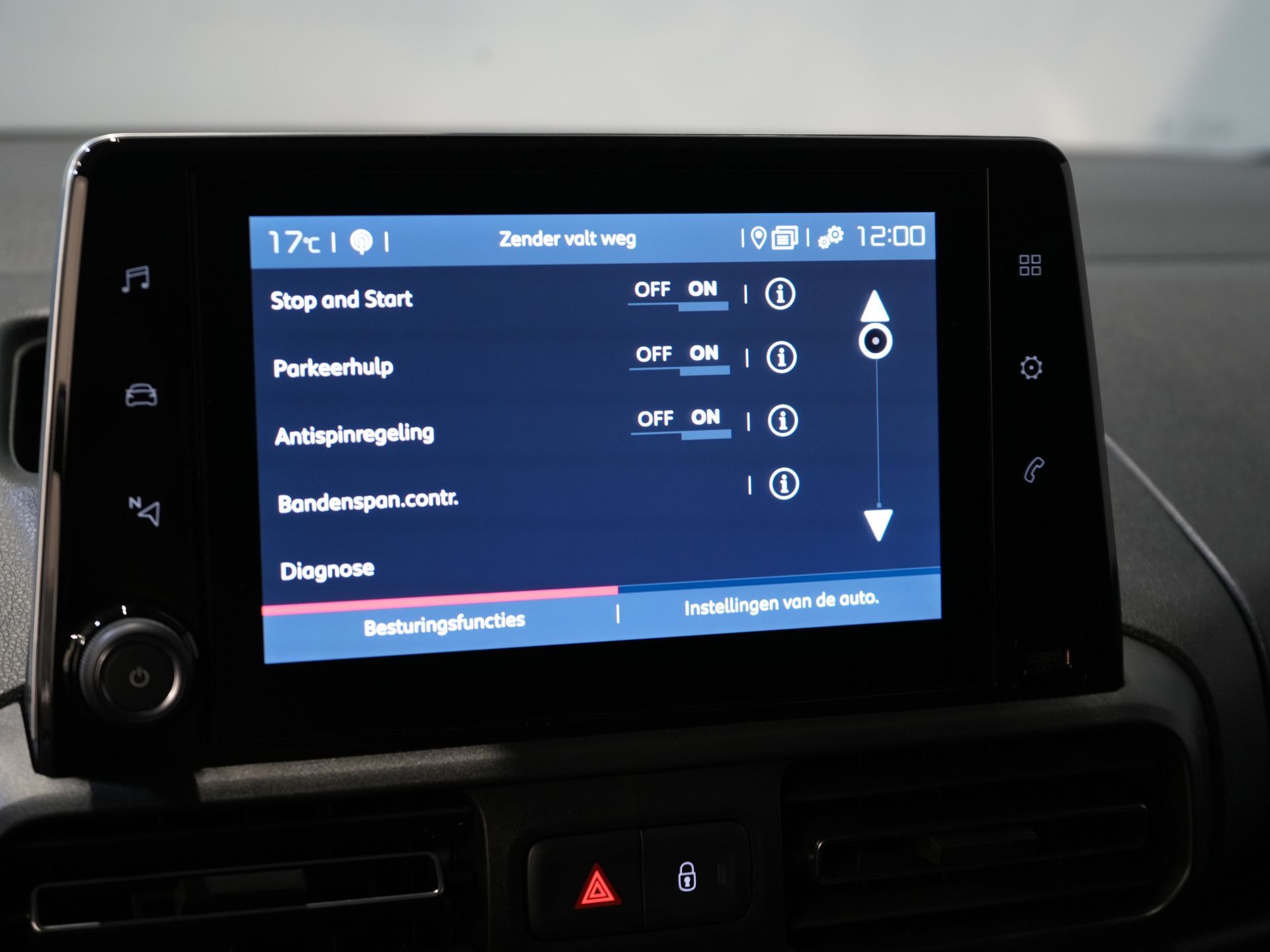Fiat Doblò Bestelbus 1.5 HDi 100 pk 3 Pers./ CarPlay/ Stoelverw./ Camera/ PDC/ Cruise/ Airco