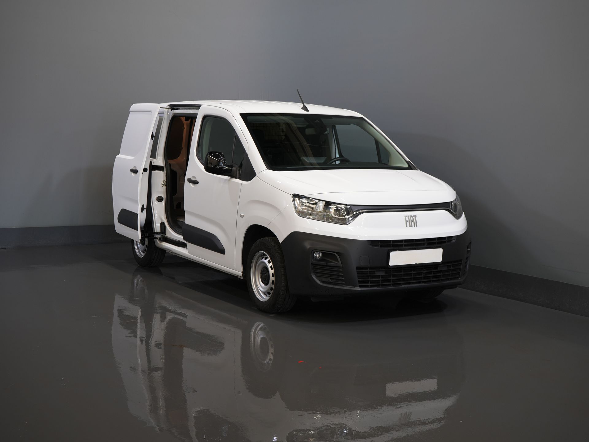 Fiat Doblò Bestelbus 1.5 HDi 100 pk 3 Pers./ CarPlay/ Stoelverw./ Camera/ PDC/ Cruise/ Airco
