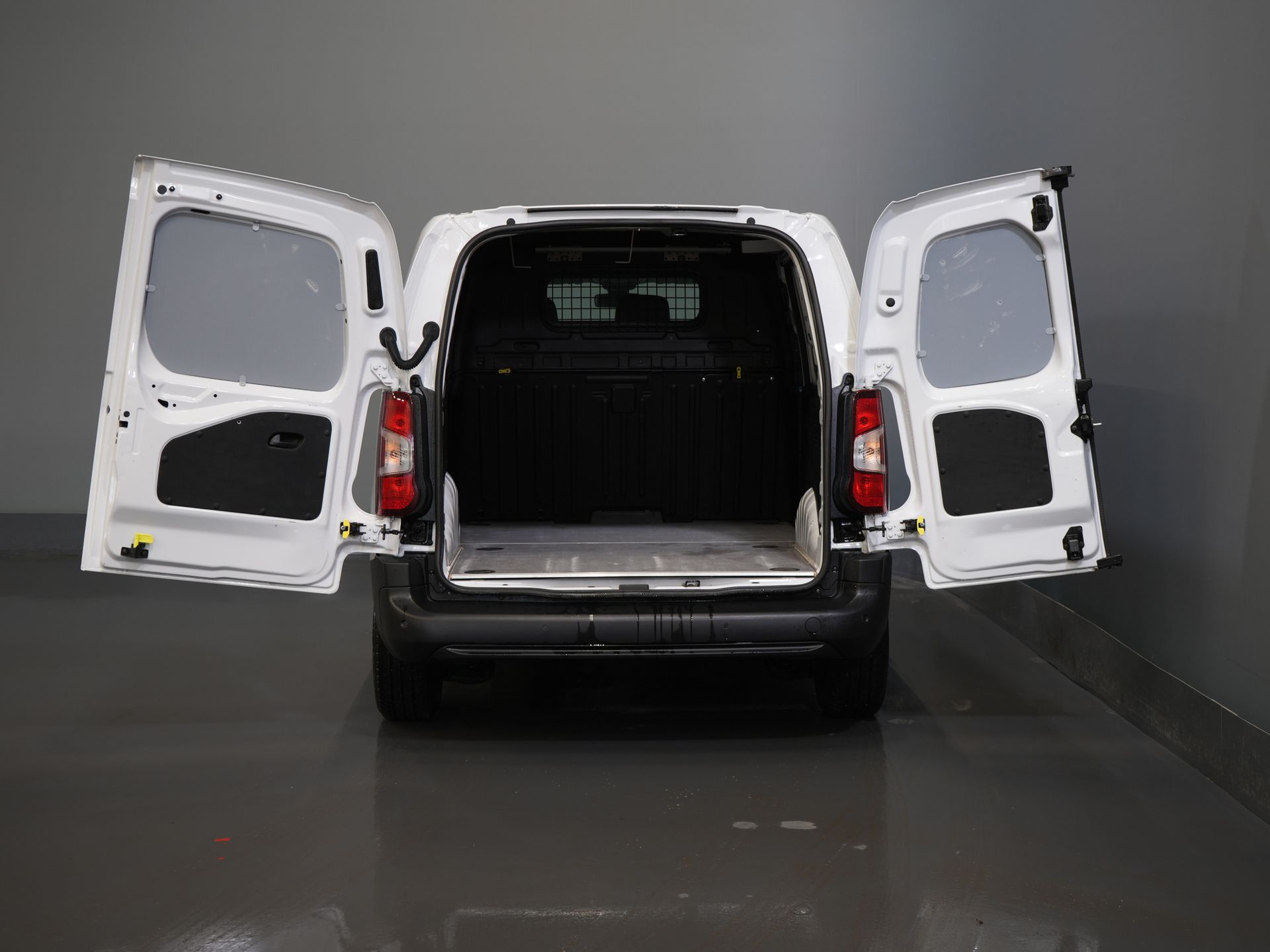 Fiat Doblò Van 1.5 HDi 100 к.с. 3 чол./ CarPlay/ Seatverw./ Камера/ PDC/ Cruise/ Airco