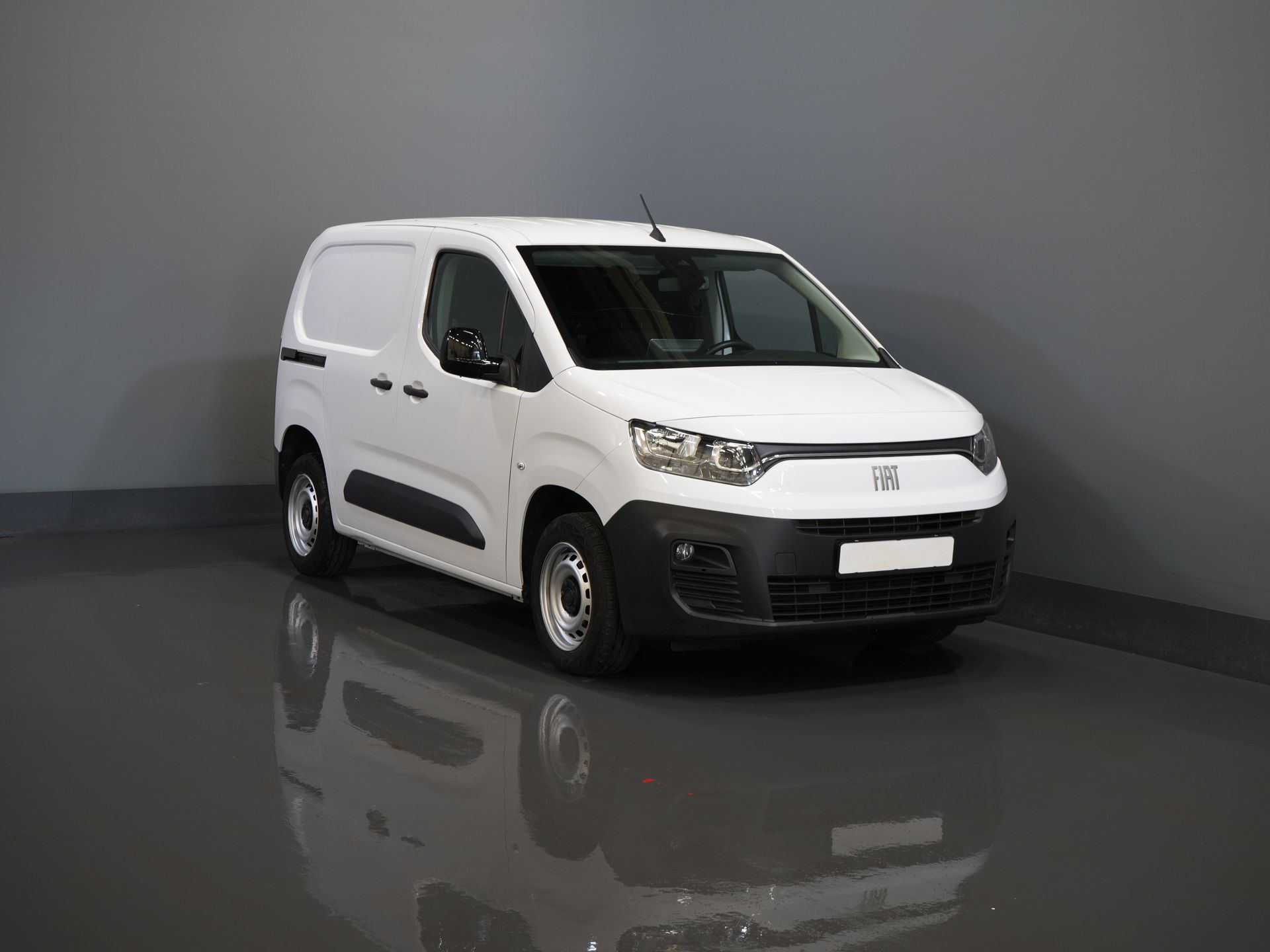 Fiat Doblò Bestelbus 1.5 HDi 100 pk 3 Pers./ CarPlay/ Stoelverw./ Camera/ PDC/ Cruise/ Airco