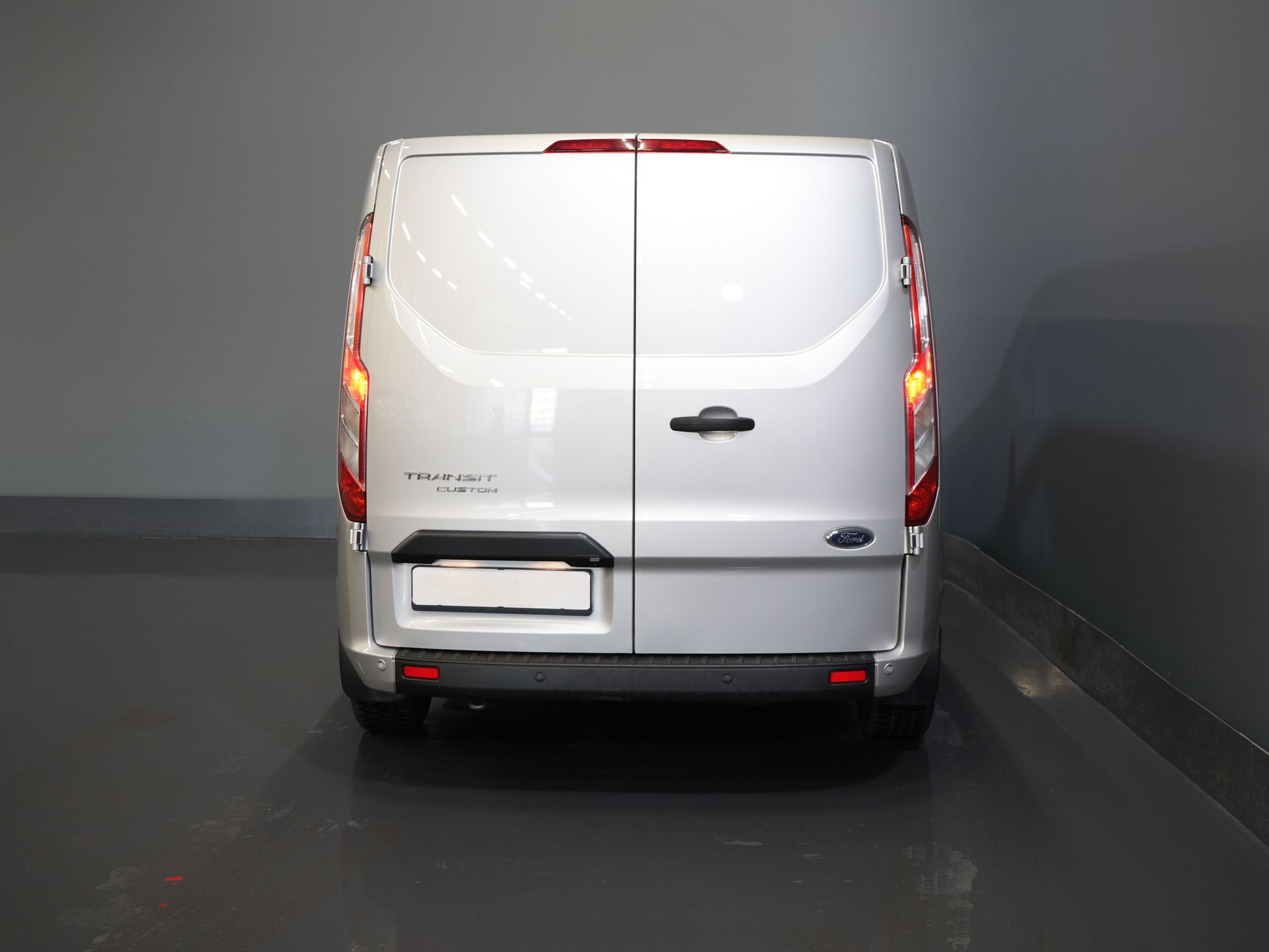 Ford Transit Custom Furgon 2.0 TDCI 130 KM BEZ PODATKU BPM! Sortimo/ Ogrzewanie postojowe/ Podgrzewane fotele/ Carplay/ Kamera/ Nawigacja/ Tempomat