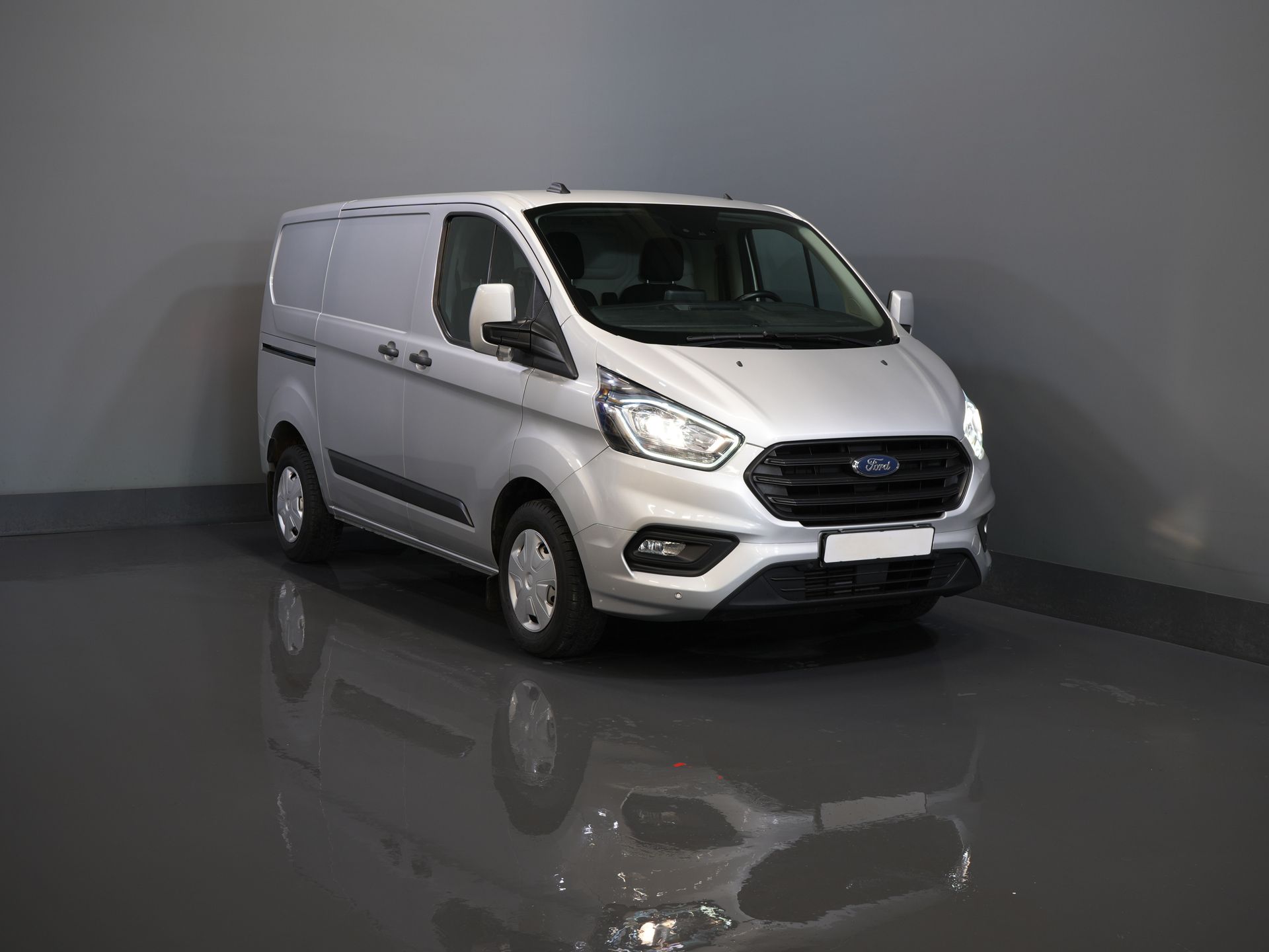 Ford Transit Custom Furgon 2.0 TDCI 130 KM BEZ PODATKU BPM! Sortimo/ Ogrzewanie postojowe/ Podgrzewane fotele/ Carplay/ Kamera/ Nawigacja/ Tempomat