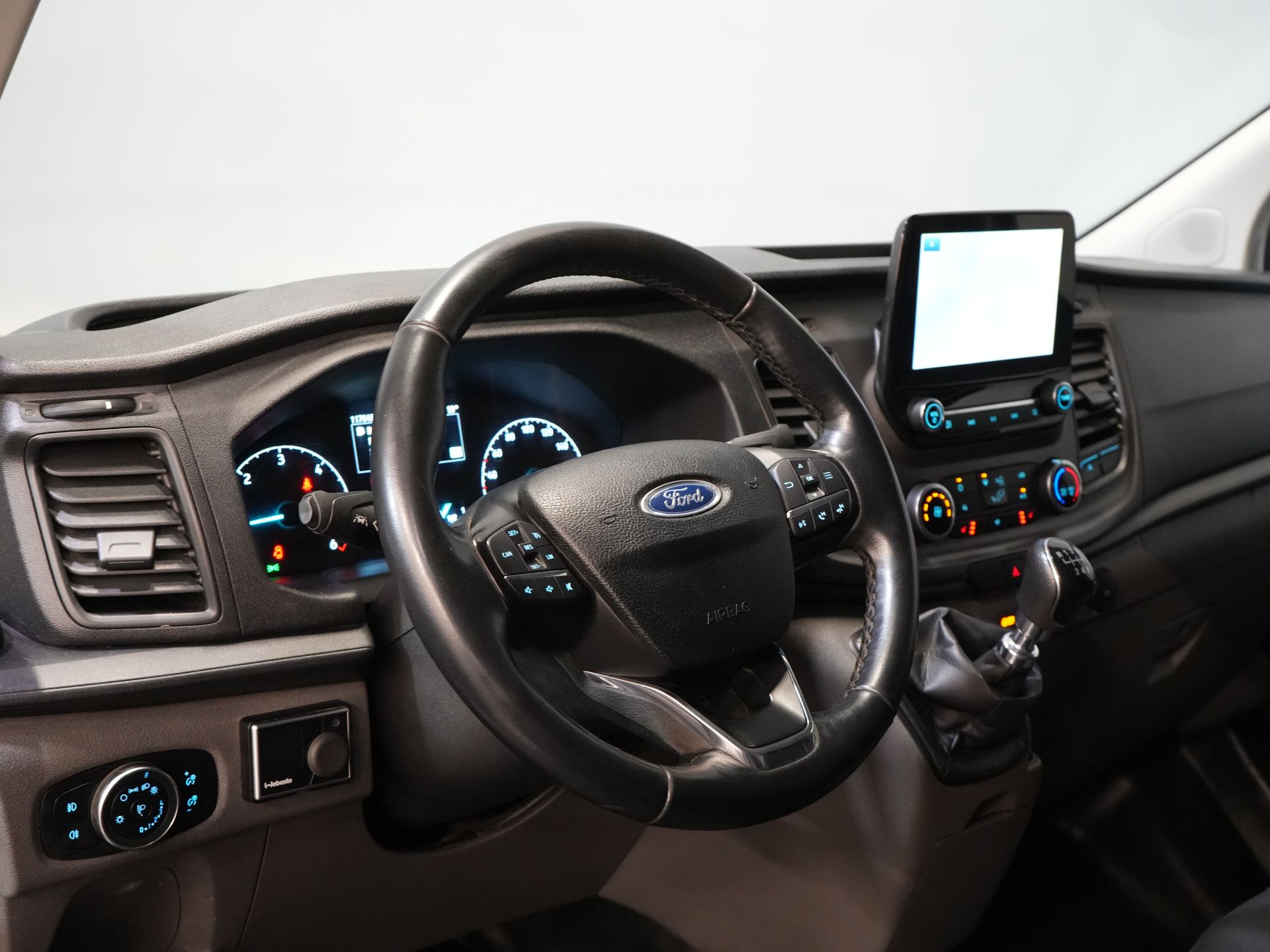 Ford Transit Custom Furgon 2.0 TDCI 130 KM BEZ PODATKU BPM! Sortimo/ Ogrzewanie postojowe/ Podgrzewane fotele/ Carplay/ Kamera/ Nawigacja/ Tempomat