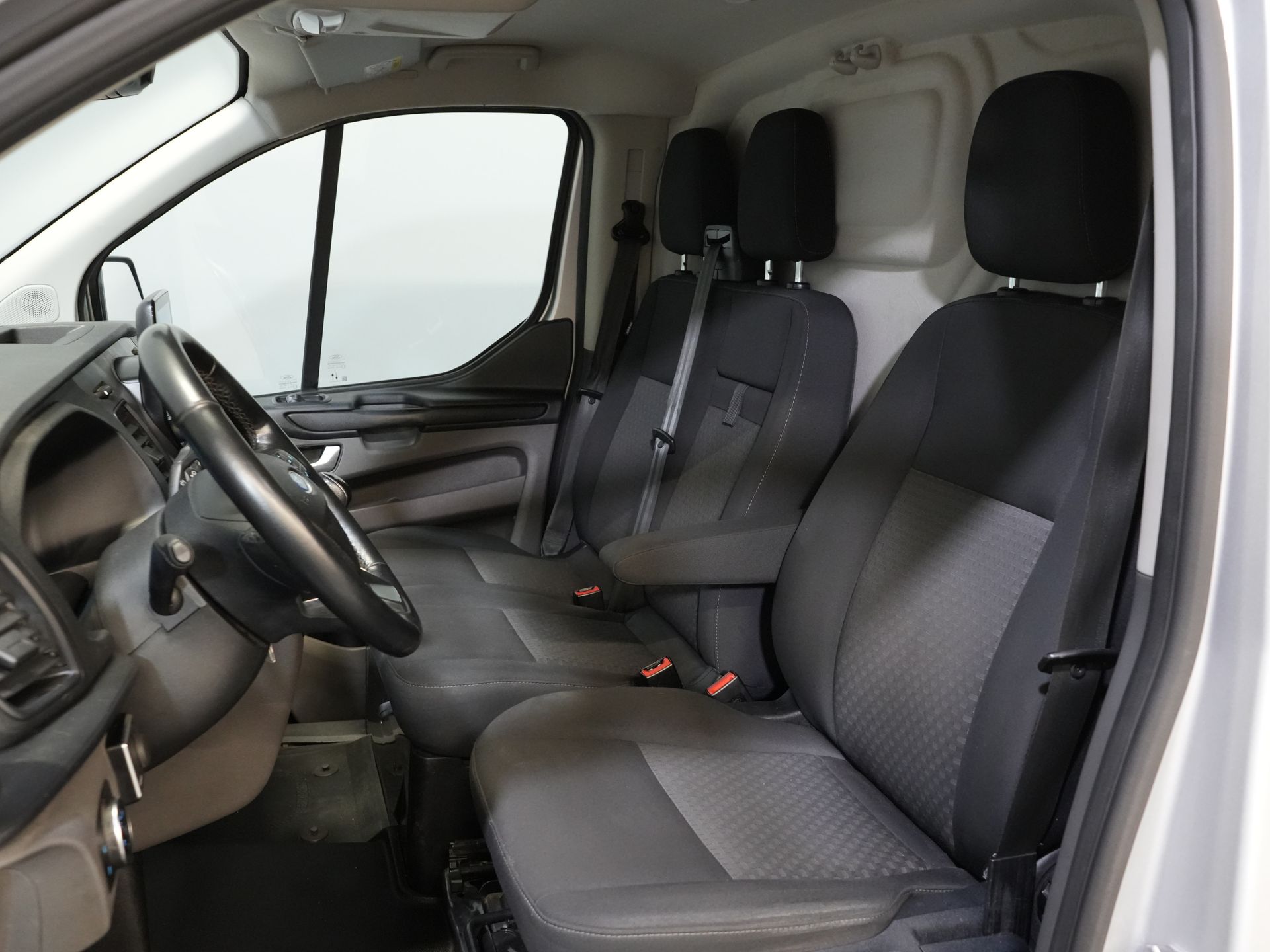 Ford Transit Custom Furgon 2.0 TDCI 130 KM BEZ PODATKU BPM! Sortimo/ Ogrzewanie postojowe/ Podgrzewane fotele/ Carplay/ Kamera/ Nawigacja/ Tempomat