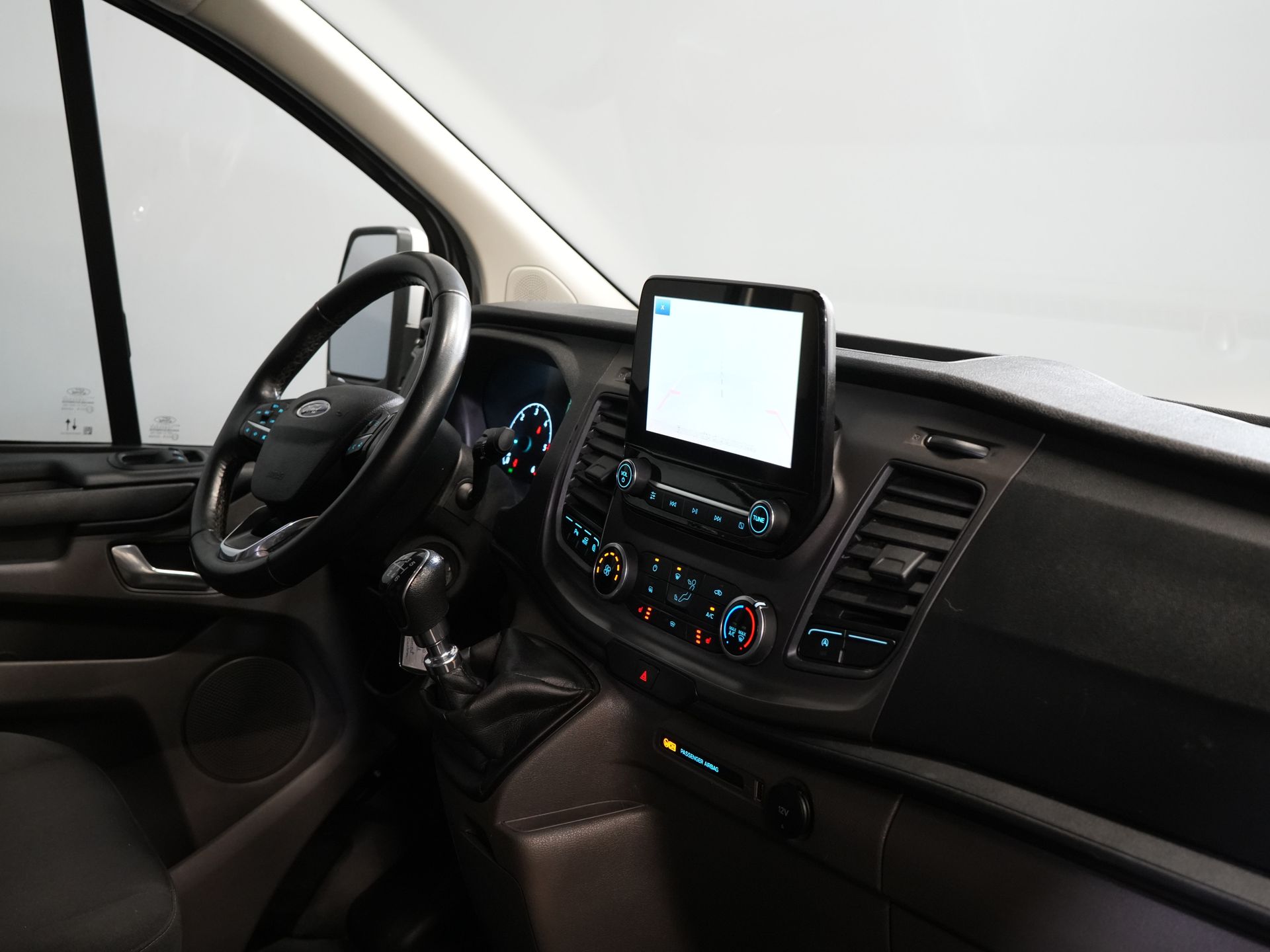 Ford Transit Custom Furgon 2.0 TDCI 130 KM BEZ PODATKU BPM! Sortimo/ Ogrzewanie postojowe/ Podgrzewane fotele/ Carplay/ Kamera/ Nawigacja/ Tempomat