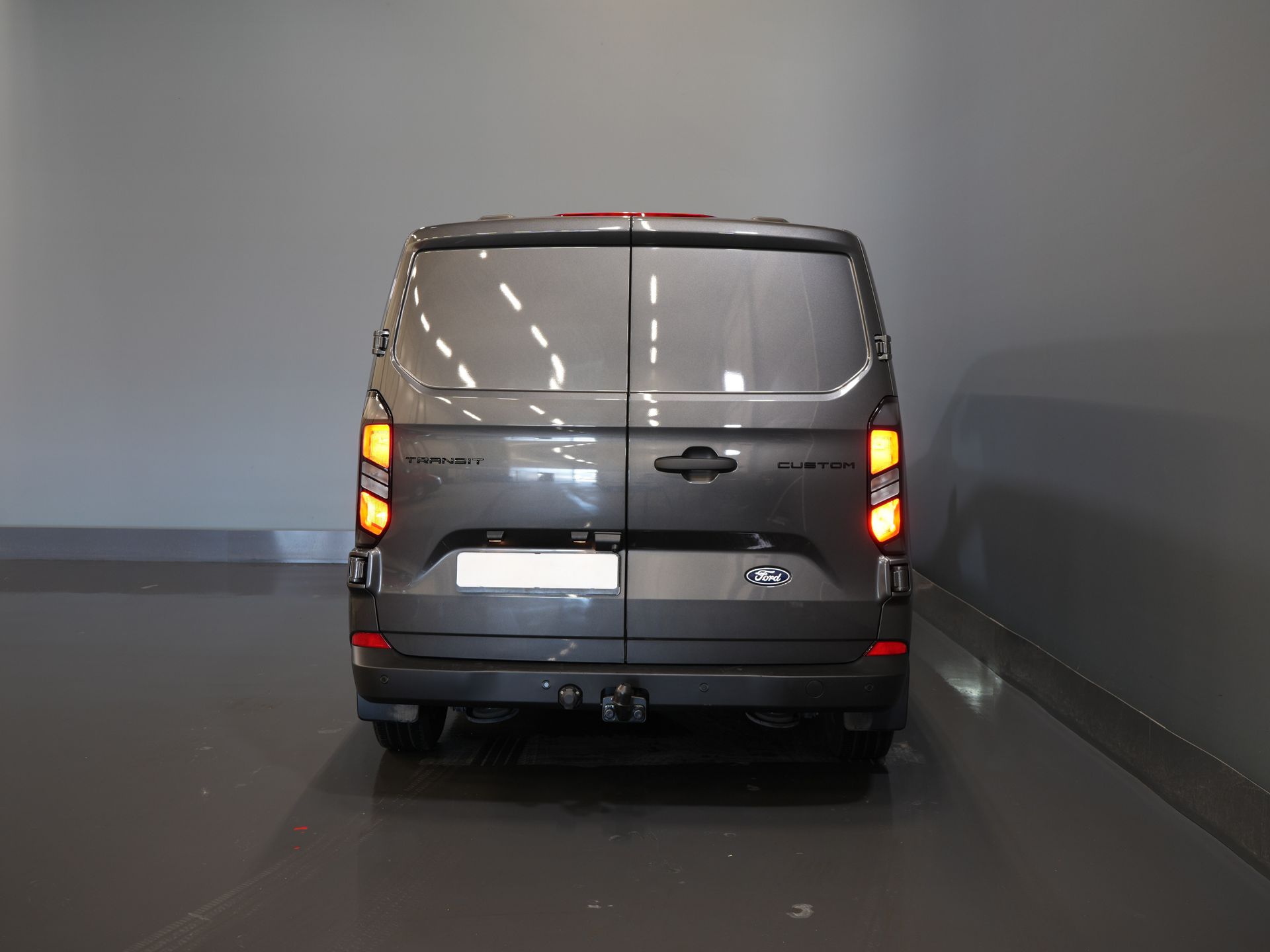 Ford Transit Custom Bestelbus 320 2.0 TDCI 136 pk Aut. L2 Trend BPM VRIJ! Garantie 3-28'/ LED/ Adapt.Cruise/ 2.7t Trekverm./ Carplay/ Camera/ Trekhaak