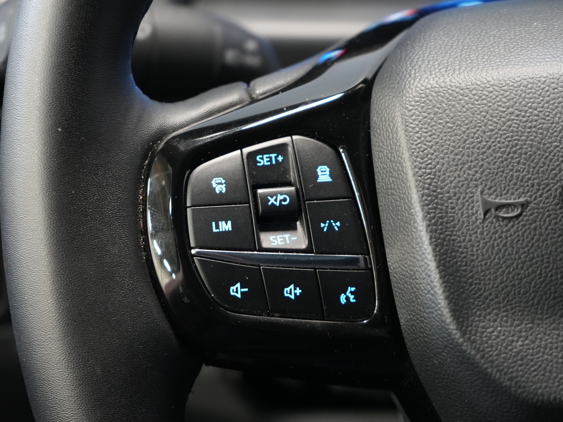 Ford Transit Custom Bestelbus 320 2.0 TDCI 136 pk Aut. L2 Trend BPM VRIJ! Garantie 3-28'/ LED/ Adapt.Cruise/ 2.7t Trekverm./ Carplay/ Camera/ Trekhaak