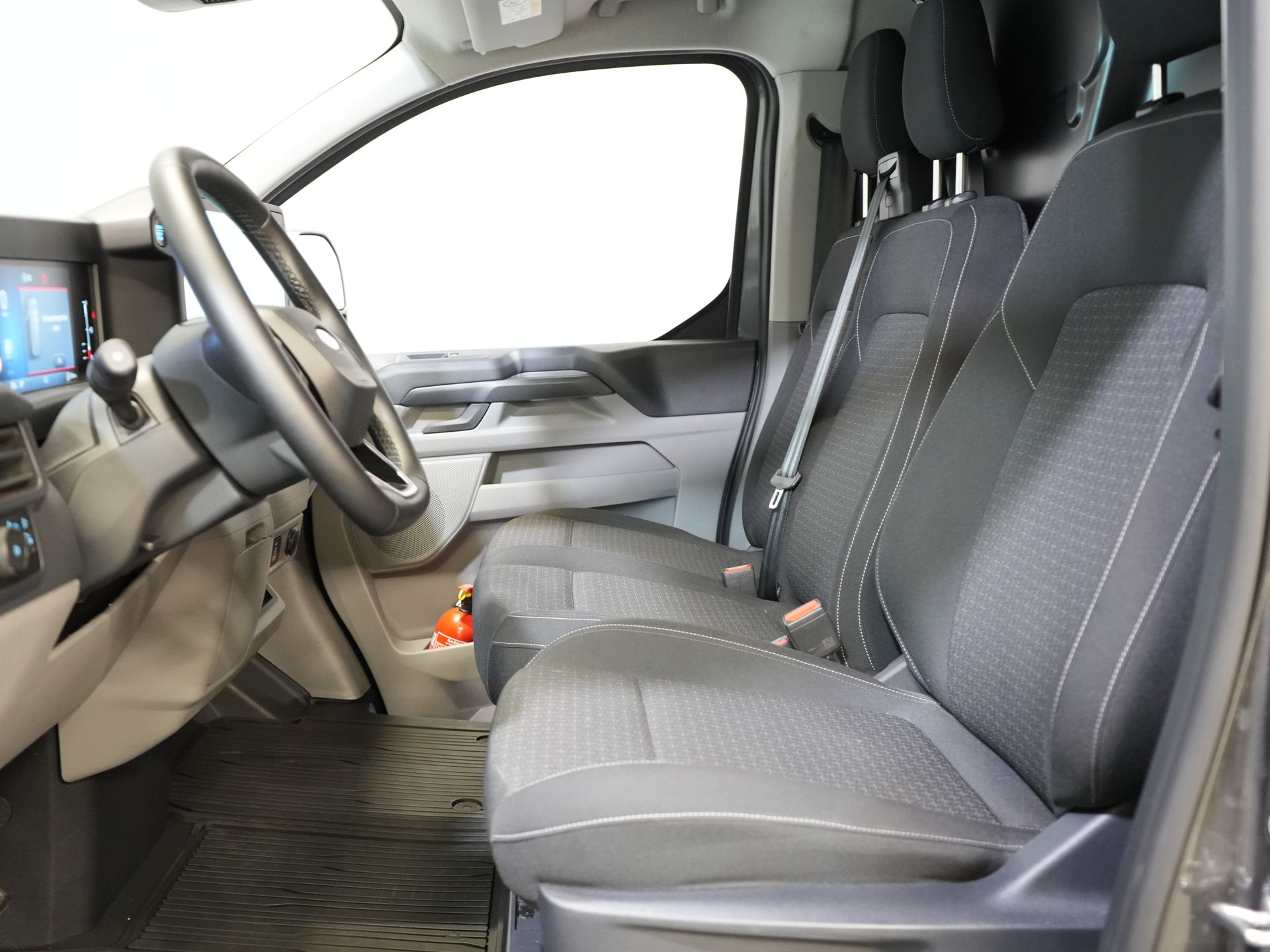 Ford Transit Custom Bestelbus 320 2.0 TDCI 136 pk Aut. L2 Trend BPM VRIJ! Garantie 3-28'/ LED/ Adapt.Cruise/ 2.7t Trekverm./ Carplay/ Camera/ Trekhaak
