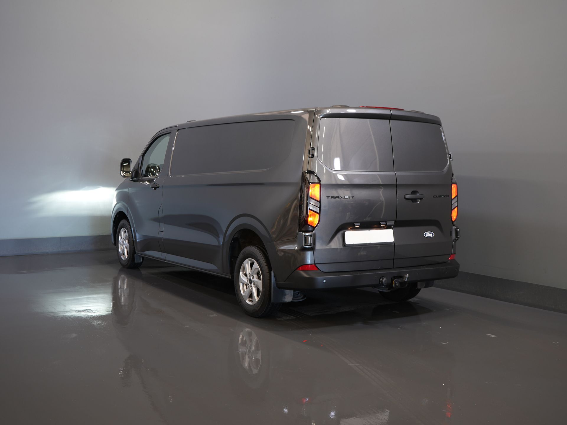 Ford Transit Custom Bestelbus 320 2.0 TDCI 136 pk Aut. L2 Trend BPM VRIJ! Garantie 3-28'/ LED/ Adapt.Cruise/ 2.7t Trekverm./ Carplay/ Camera/ Trekhaak