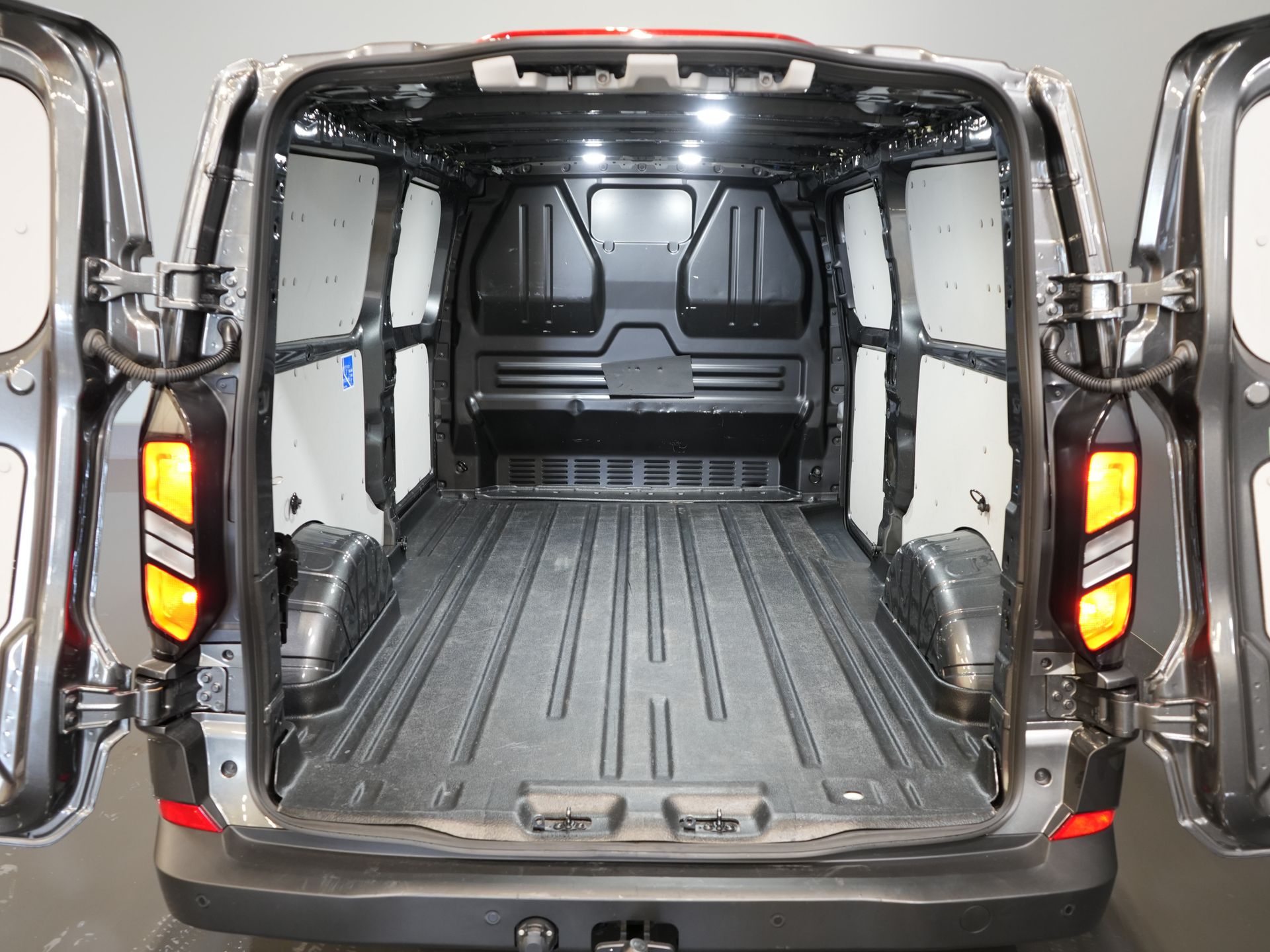 Ford Transit Custom Bestelbus 320 2.0 TDCI 136 pk Aut. L2 Trend BPM VRIJ! Garantie 3-28'/ LED/ Adapt.Cruise/ 2.7t Trekverm./ Carplay/ Camera/ Trekhaak