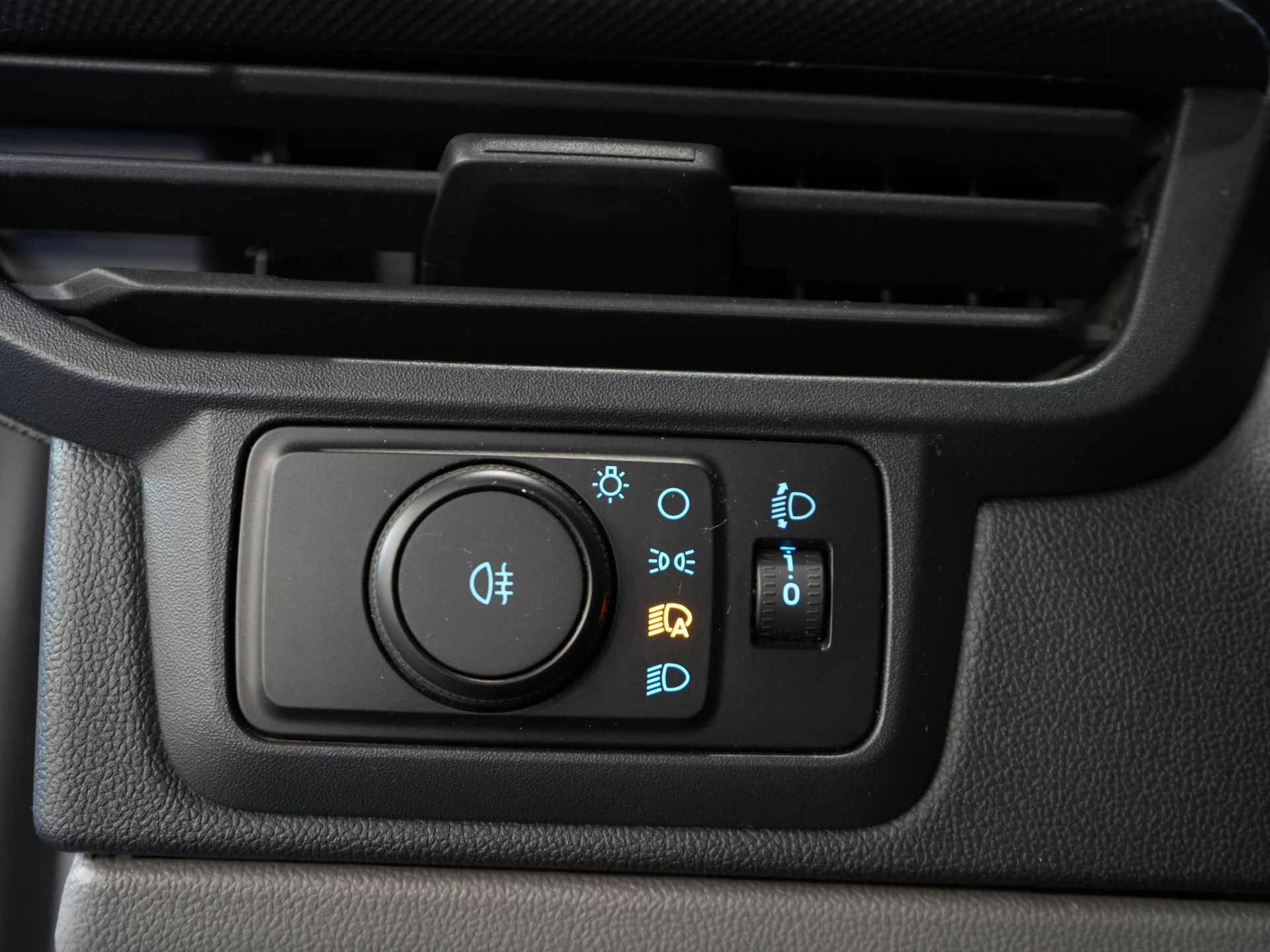 Ford Transit Custom Bestelbus 320 2.0 TDCI 136 pk Aut. L2 Trend BPM VRIJ! Garantie 3-28'/ LED/ Adapt.Cruise/ 2.7t Trekverm./ Carplay/ Camera/ Trekhaak