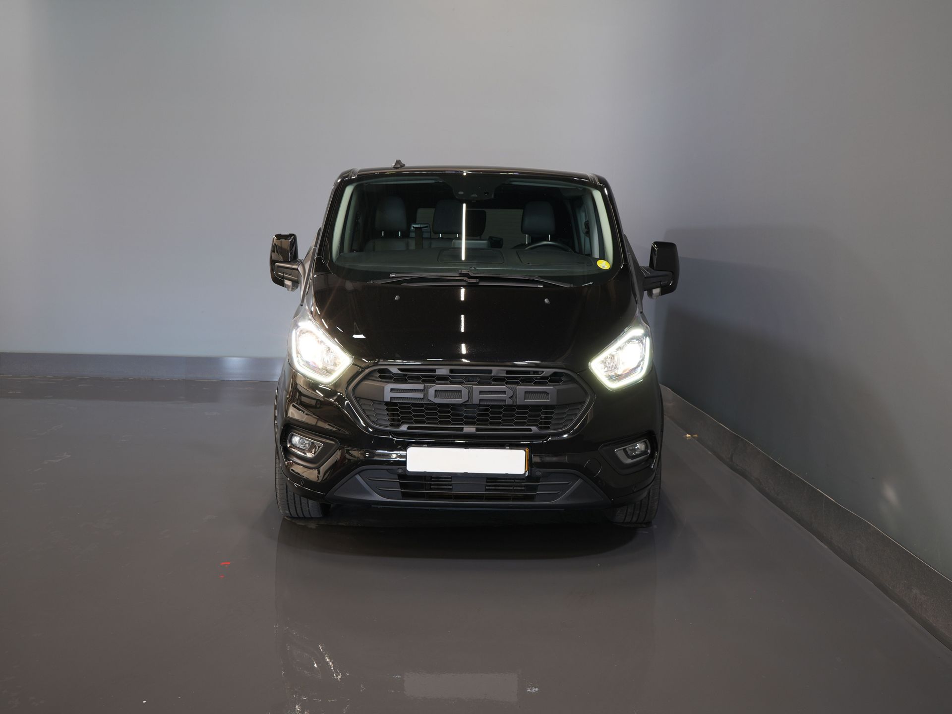 Ford Transit Custom Van 2.0 TDCI 130 к.с. Aut. L2 Trend BPM БЕЗКОШТОВНО! DC Double Cab 2x Розсувні двері / Шкіра / Elek.Seat / Решітка радіатора / Підігрів сидінь / Навігатор / Carpla