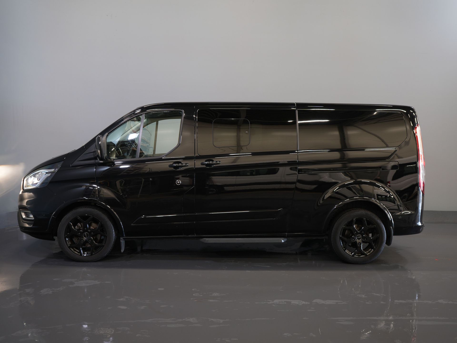Ford Transit Custom Van 2.0 TDCI 130 к.с. Aut. L2 Trend BPM БЕЗКОШТОВНО! DC Double Cab 2x Розсувні двері / Шкіра / Elek.Seat / Решітка радіатора / Підігрів сидінь / Навігатор / Carpla
