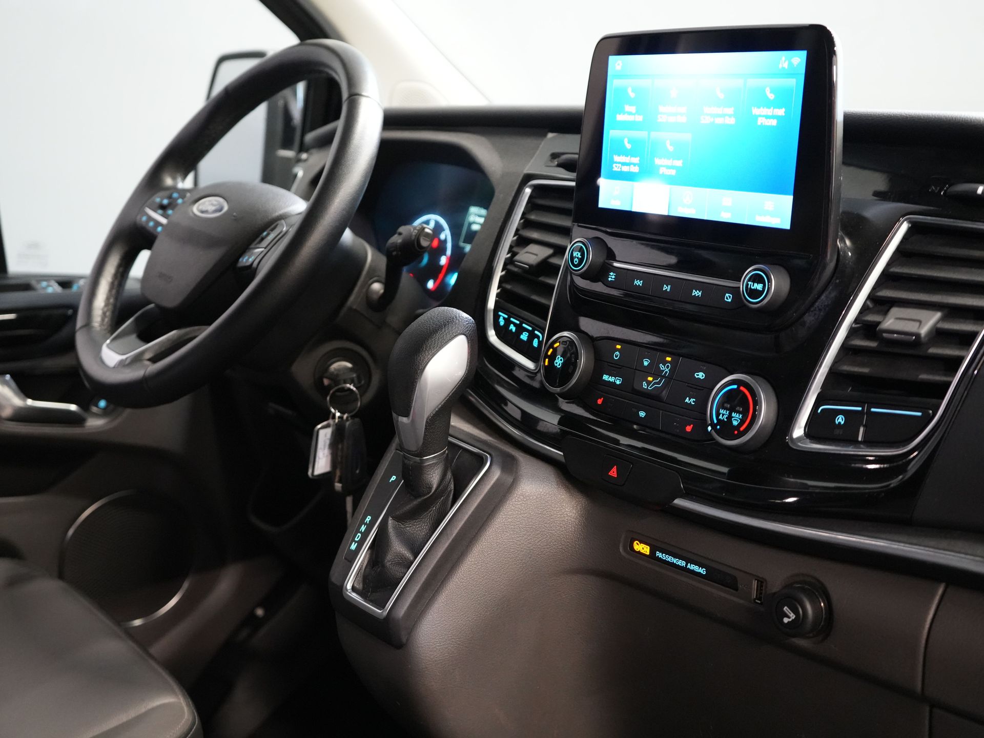 Ford Transit Custom Van 2.0 TDCI 130 к.с. Aut. L2 Trend BPM БЕЗКОШТОВНО! DC Double Cab 2x Розсувні двері / Шкіра / Elek.Seat / Решітка радіатора / Підігрів сидінь / Навігатор / Carpla