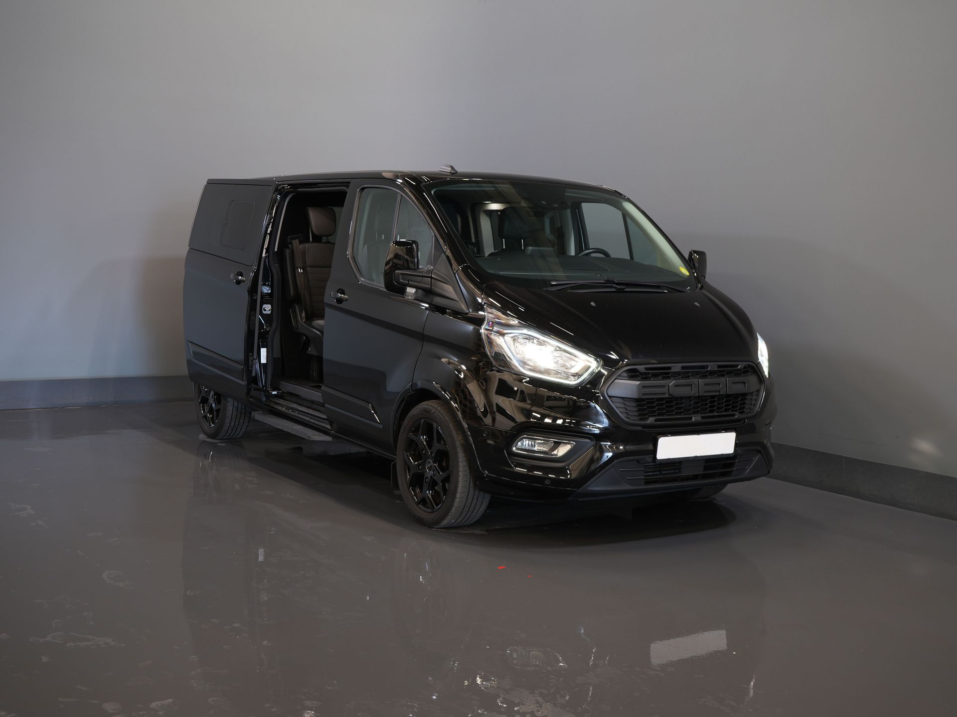 Ford Transit Custom Van 2.0 TDCI 130 к.с. Aut. L2 Trend BPM БЕЗКОШТОВНО! DC Double Cab 2x Розсувні двері / Шкіра / Elek.Seat / Решітка радіатора / Підігрів сидінь / Навігатор / Carpla