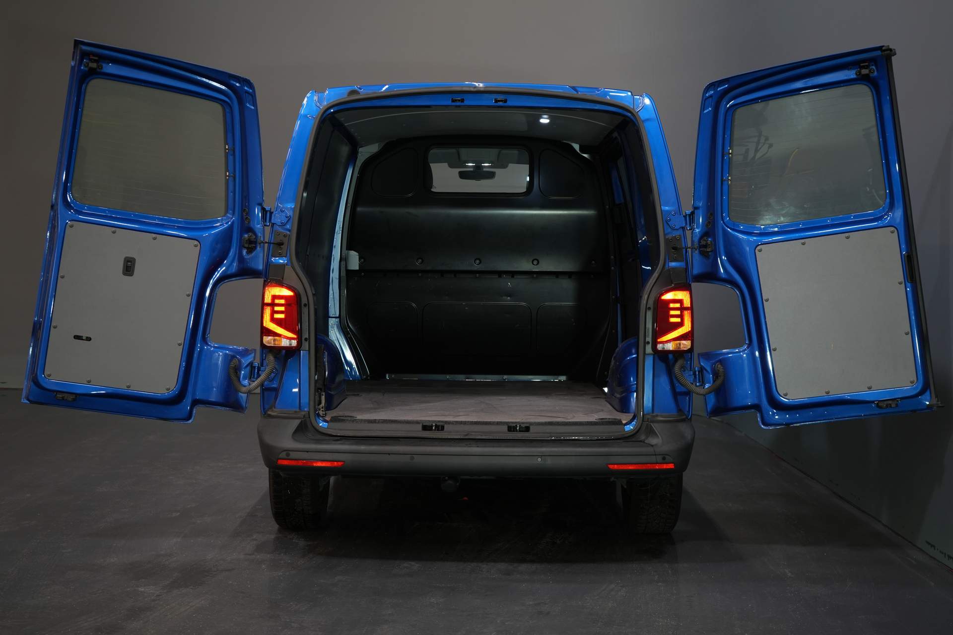 Volkswagen Transporter Van T6.1 2.0 TDI 150 hp DSG Aut. DEMO BPM FREE! Anpassen. Cruise/ Sitzheizung/ Carplay