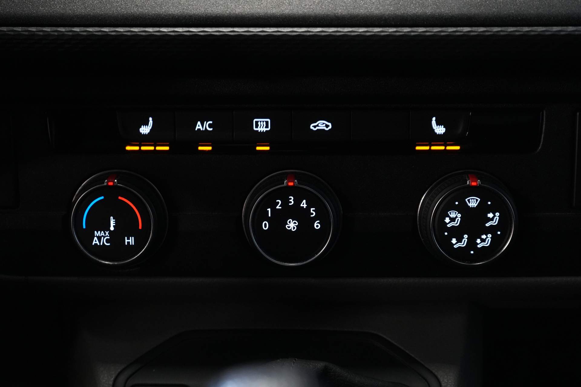 Volkswagen Transporter Van T6.1 2.0 TDI 150 hp DSG Aut. DEMO BPM FREE! Anpassen. Cruise/ Sitzheizung/ Carplay