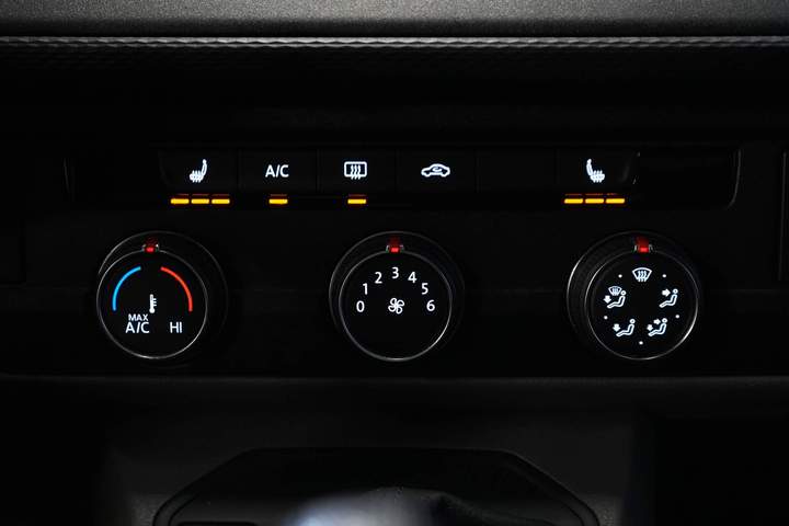 Volkswagen Transporter Van T6.1 2.0 TDI 150 hp DSG Aut. DEMO BPM FREE! Anpassen. Cruise/ Sitzheizung/ Carplay