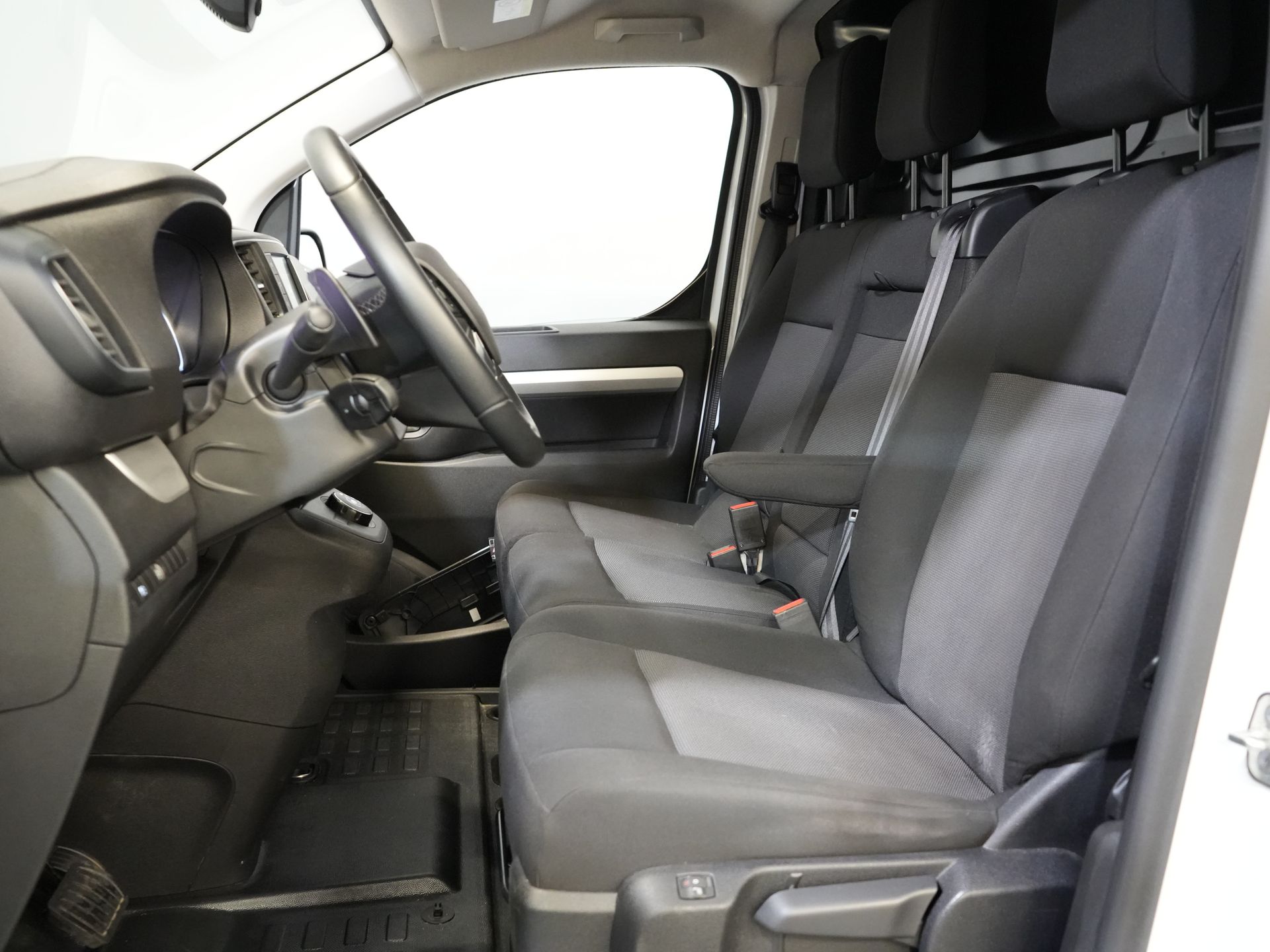 Fiat Scudo Van 2.0 MJ 145 CP Aut. L3 BPM GRATUIT! Adapt.Cruise/ 2xUși glisante/ Încălzire stand/ Încălzire scaune/ Climă/ Carplay/ Keyless/ Cameră/ PDC/ Nav