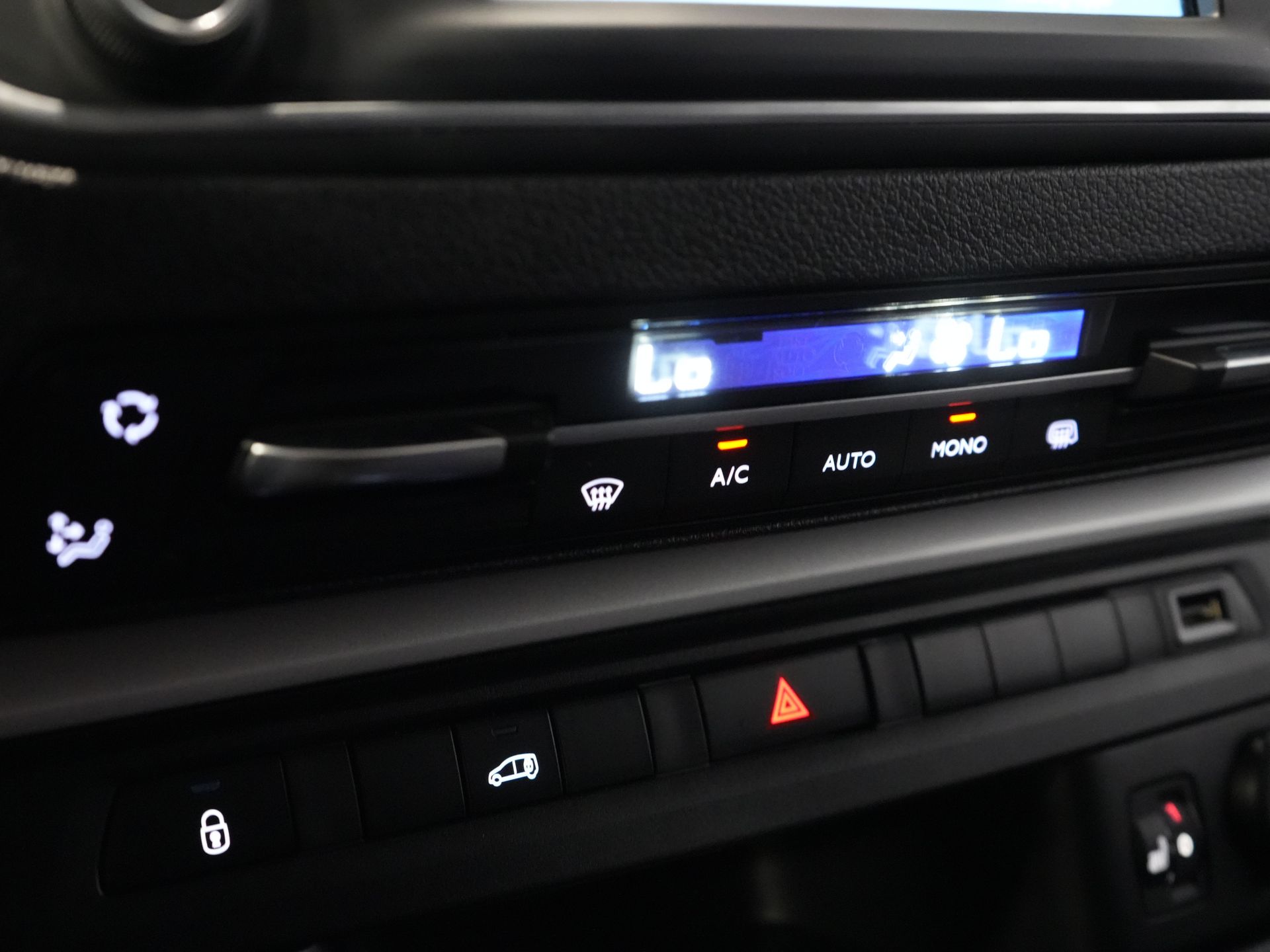 Fiat Scudo Van 2.0 MJ 145 CP Aut. L3 BPM GRATUIT! Adapt.Cruise/ 2xUși glisante/ Încălzire stand/ Încălzire scaune/ Climă/ Carplay/ Keyless/ Cameră/ PDC/ Nav