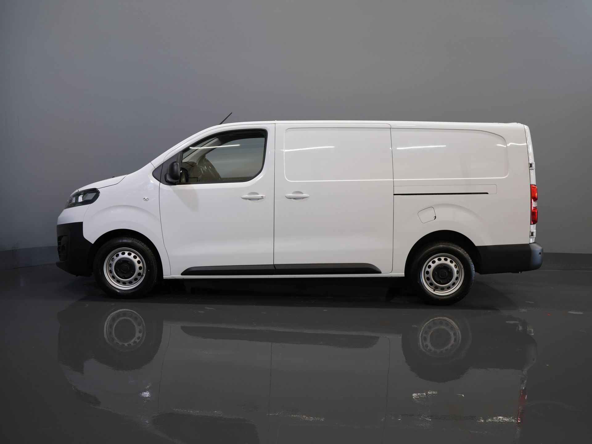 Fiat Scudo Van 2.0 MJ 145 CP Aut. L3 BPM GRATUIT! Adapt.Cruise/ 2xUși glisante/ Încălzire stand/ Încălzire scaune/ Climă/ Carplay/ Keyless/ Cameră/ PDC/ Nav