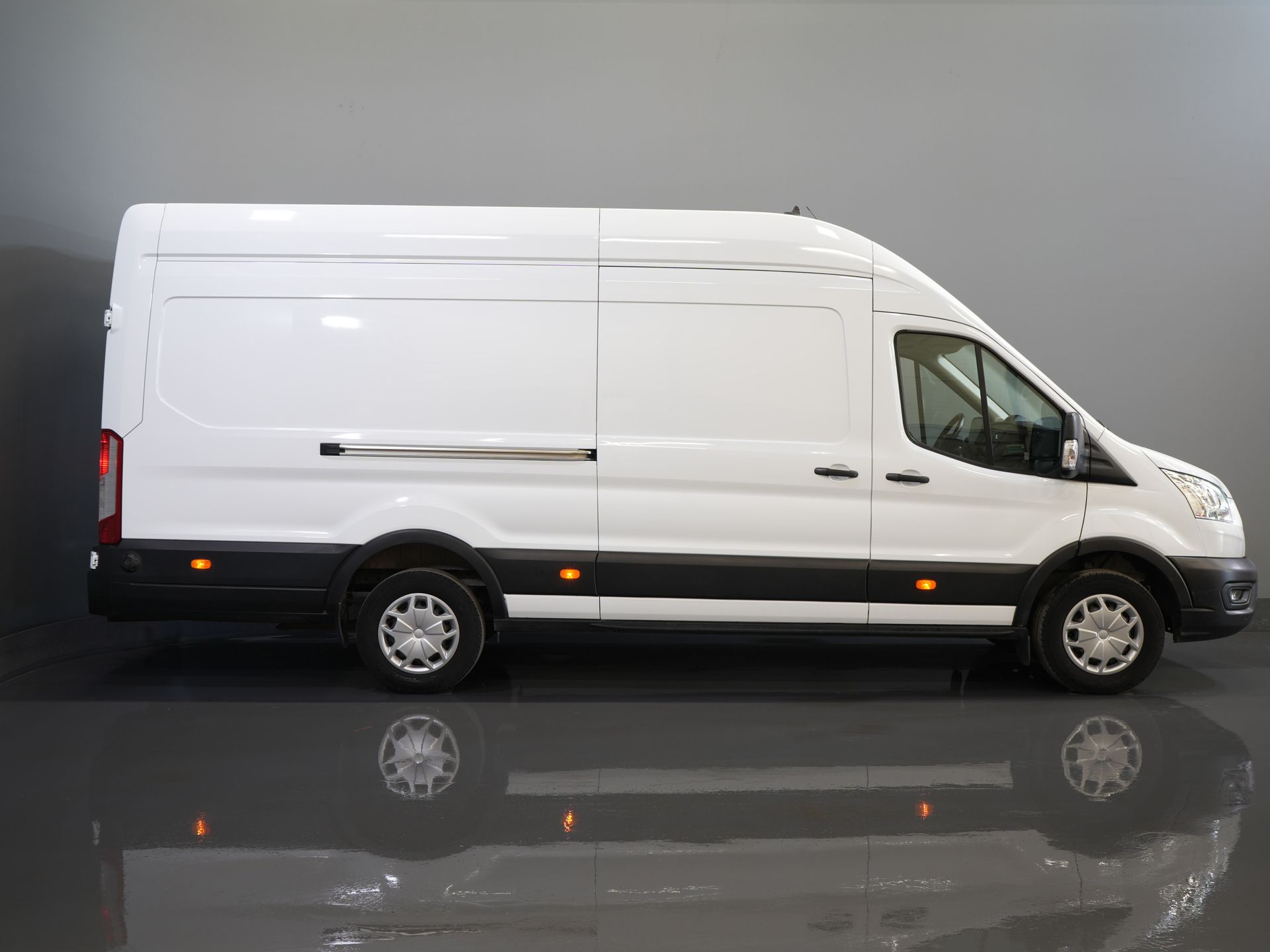 Ford Transit Van 2.0 TDCI 170 CP L4H3 Trend RWD Jumbo 270Gr.Doors/ Airco/ Cruise/ DAB/ PDC/ Towbar