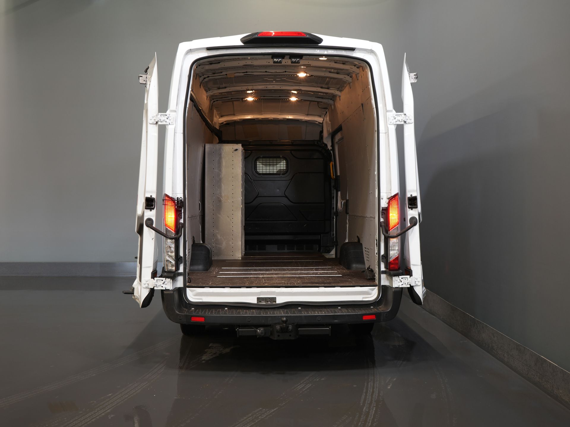 Ford Transit Van 2.0 TDCI 170 CP L4H3 Trend RWD Jumbo 270Gr.Doors/ Airco/ Cruise/ DAB/ PDC/ Towbar