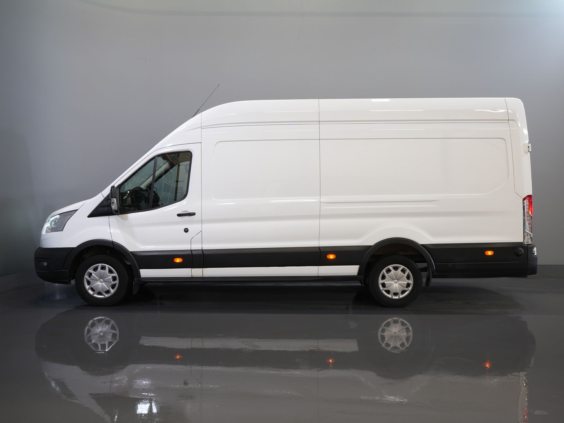 Ford Transit Van 2.0 TDCI 170 CP L4H3 Trend RWD Jumbo 270Gr.Doors/ Airco/ Cruise/ DAB/ PDC/ Towbar