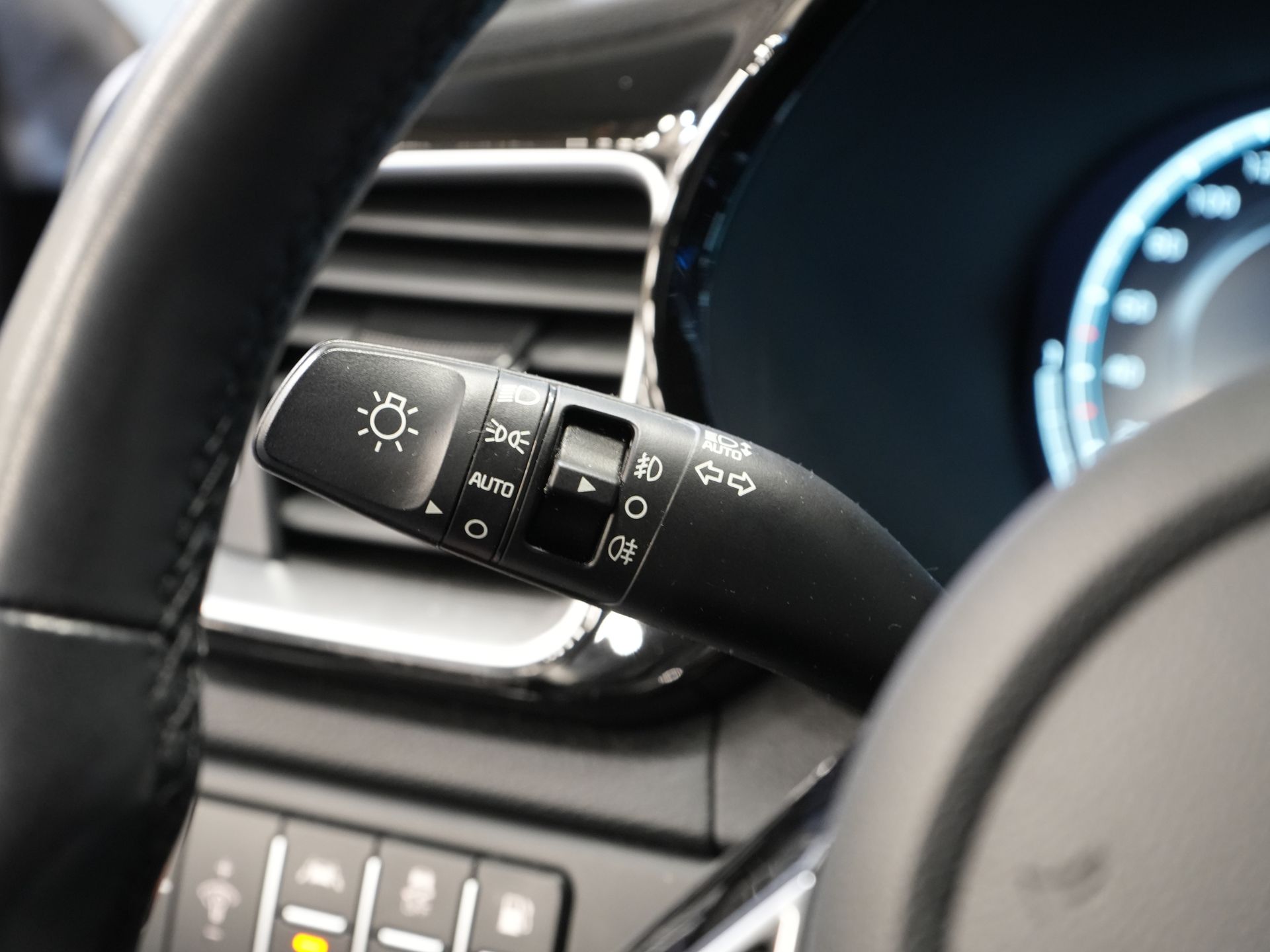 Kia Xceed SUV 1.6 GDi PHEV Executive Line Virtual Cockpit/ Pano/ Adapt.Cruise/ LED/ Skóra/ Elektryczna klapa/ Pamięć/ Nawigacja/ Carplay/ Podgrzewane fotele/ Kamera