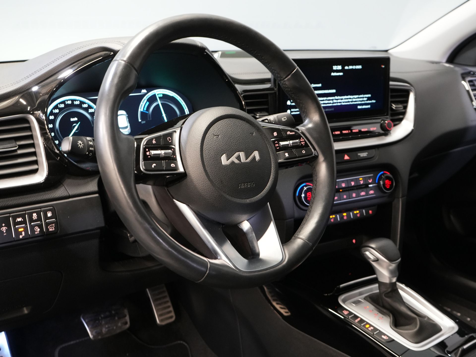 Kia Xceed SUV 1.6 GDi PHEV Executive Line Virtual Cockpit/ Pano/ Adapt.Cruise/ LED/ Skóra/ Elektryczna klapa/ Pamięć/ Nawigacja/ Carplay/ Podgrzewane fotele/ Kamera