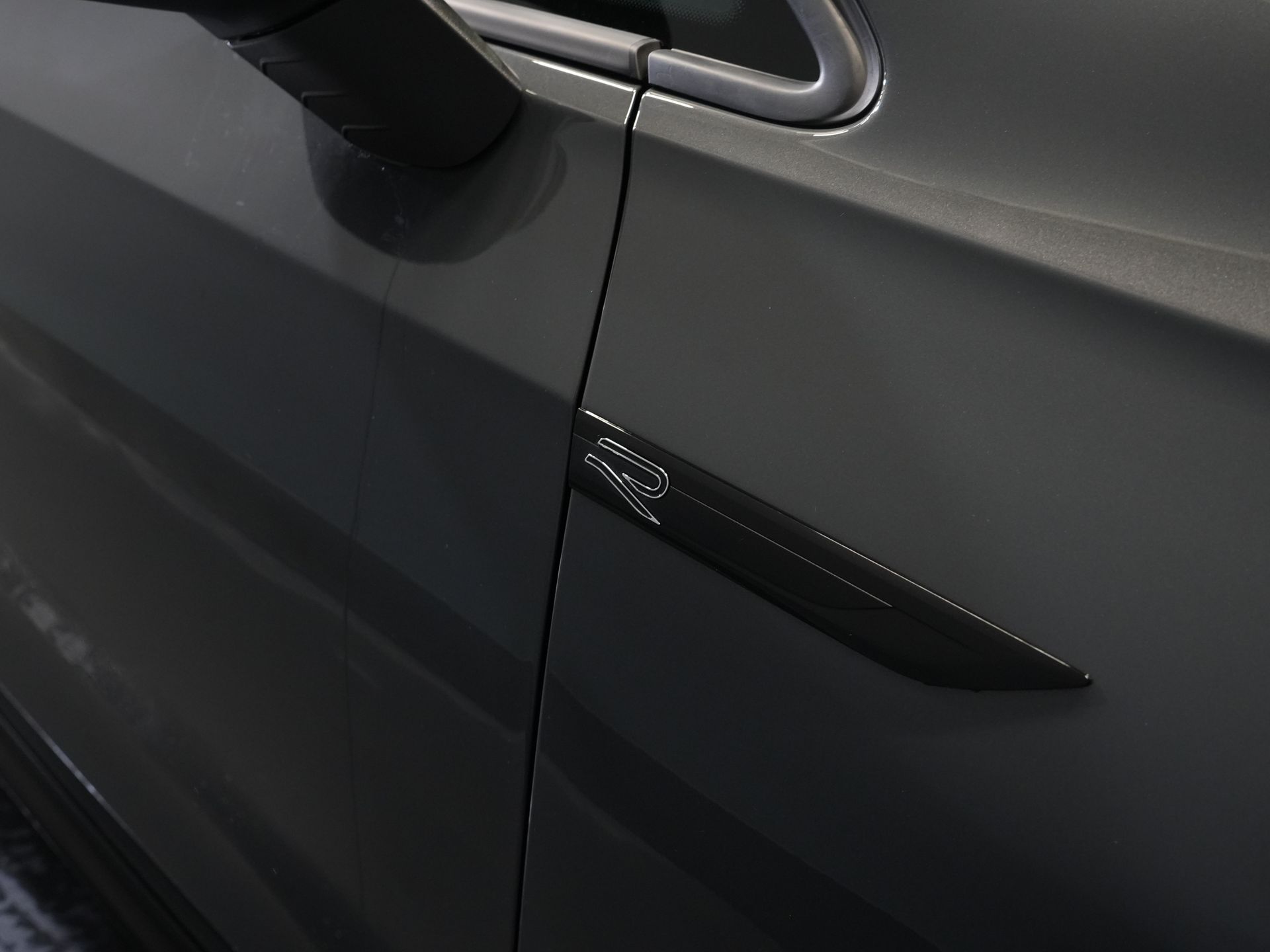 Volkswagen Golf Хетчбек 1.5 eTSI 150 к.с. R-Line (DEMO) NL Авто/ Панорамний/ Адапт.круїз/ Світлодіоди/ Black Pack/ Віртуальний кокпіт/ Кермо/ Carplay/ Seatverw./ Am