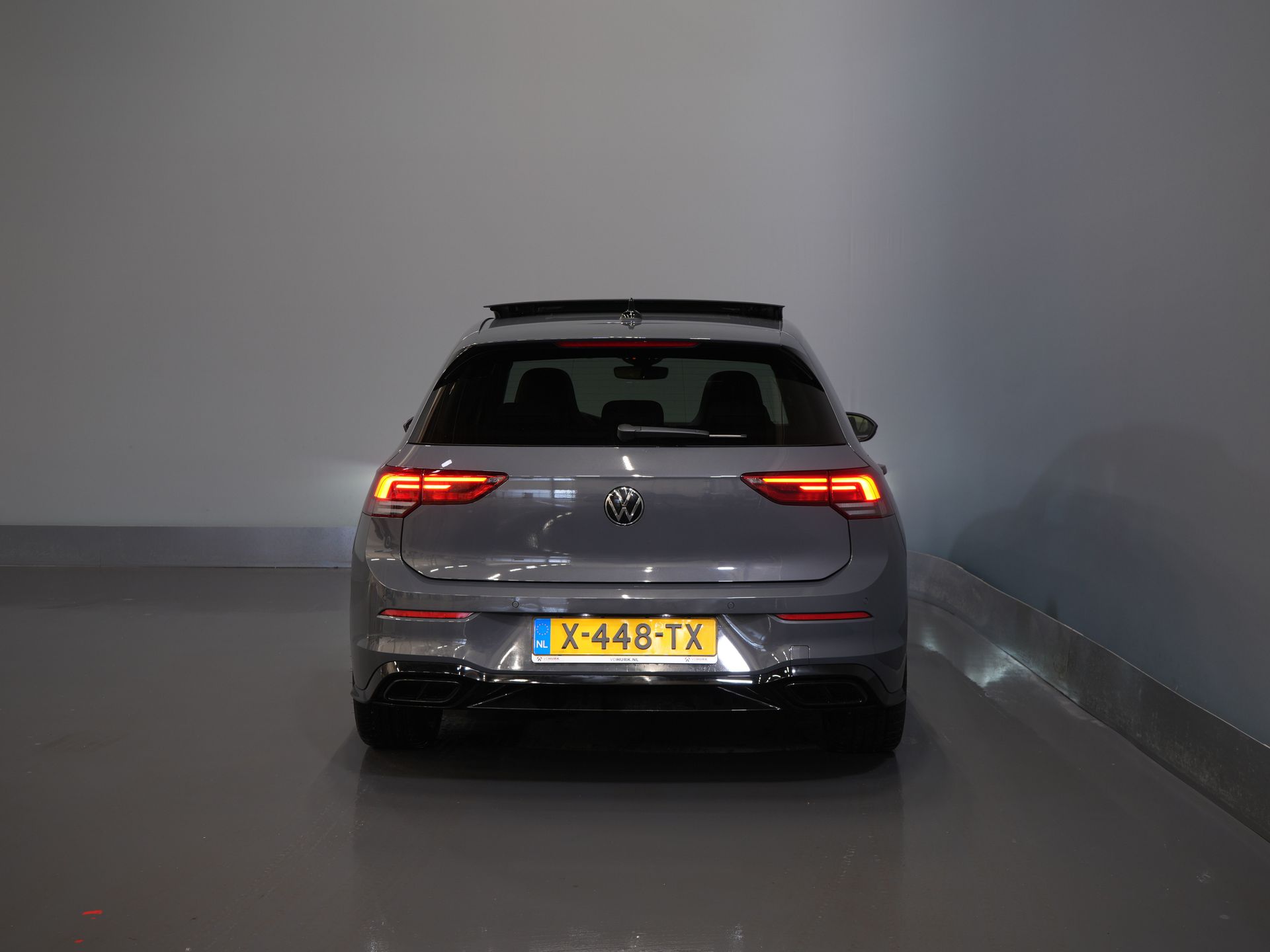 Volkswagen Golf Хетчбек 1.5 eTSI 150 к.с. R-Line (DEMO) NL Авто/ Панорамний/ Адапт.круїз/ Світлодіоди/ Black Pack/ Віртуальний кокпіт/ Кермо/ Carplay/ Seatverw./ Am